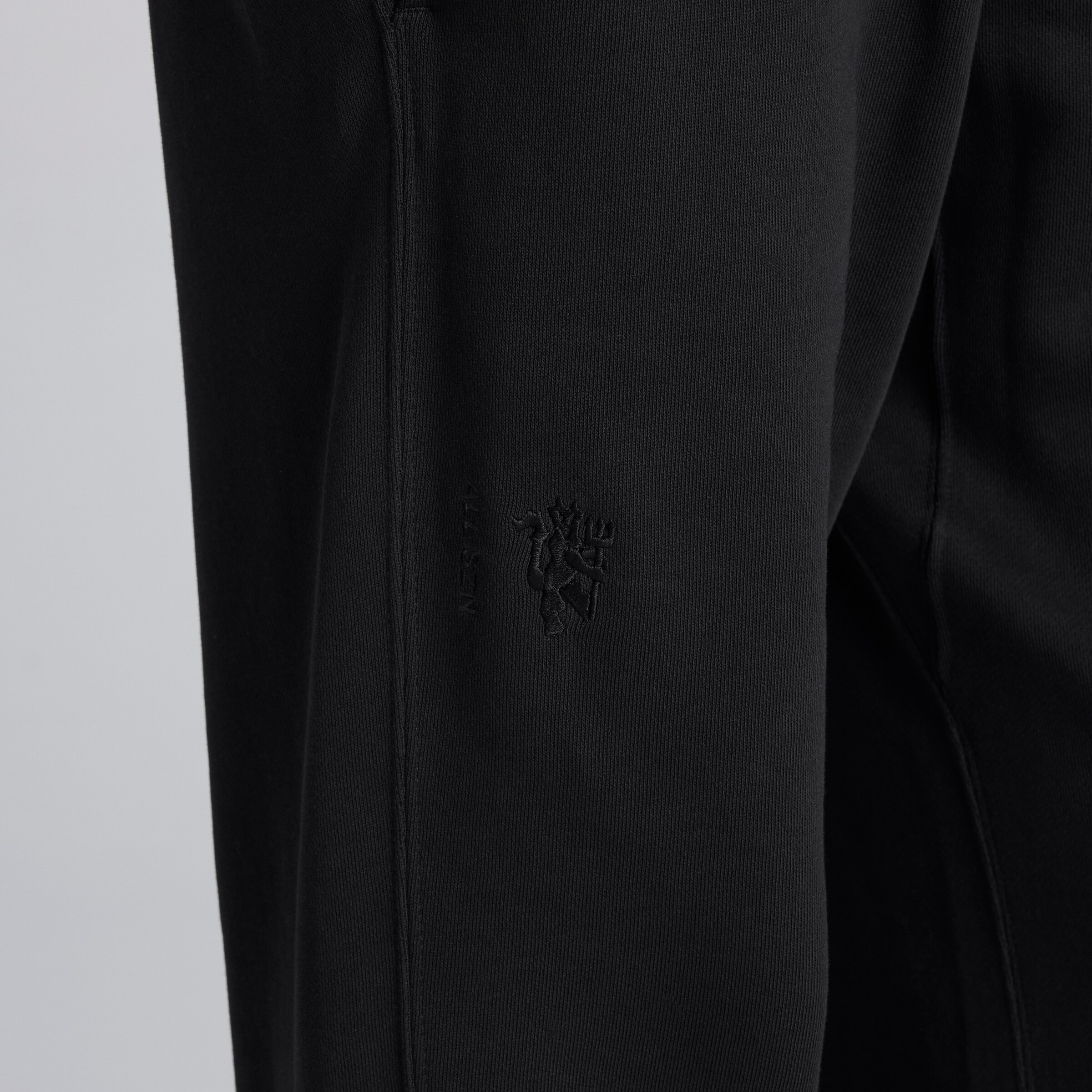 Manchester United x adidas Womens ALL SZN Loose Joggers Black Black Detail [4-5]