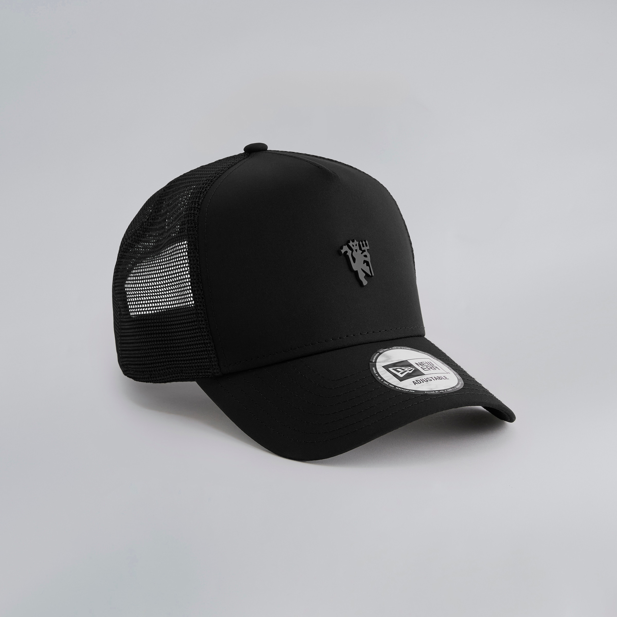 Manchester United x New Era Metal Devil Trucker Cap Black Black Detail [3-5]