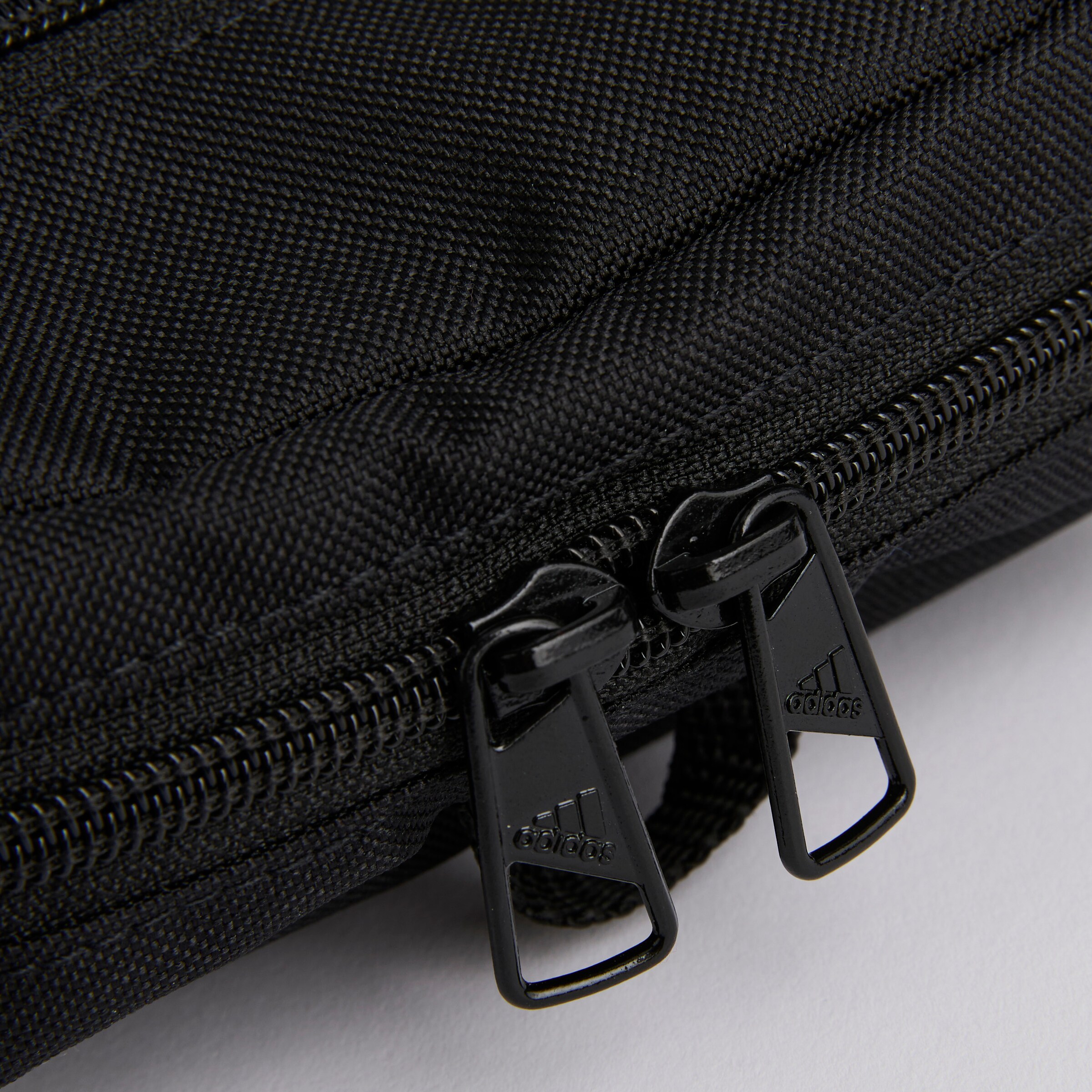 Manchester United x adidas Essentials Linear Organiser Black Black Detail [4-4]