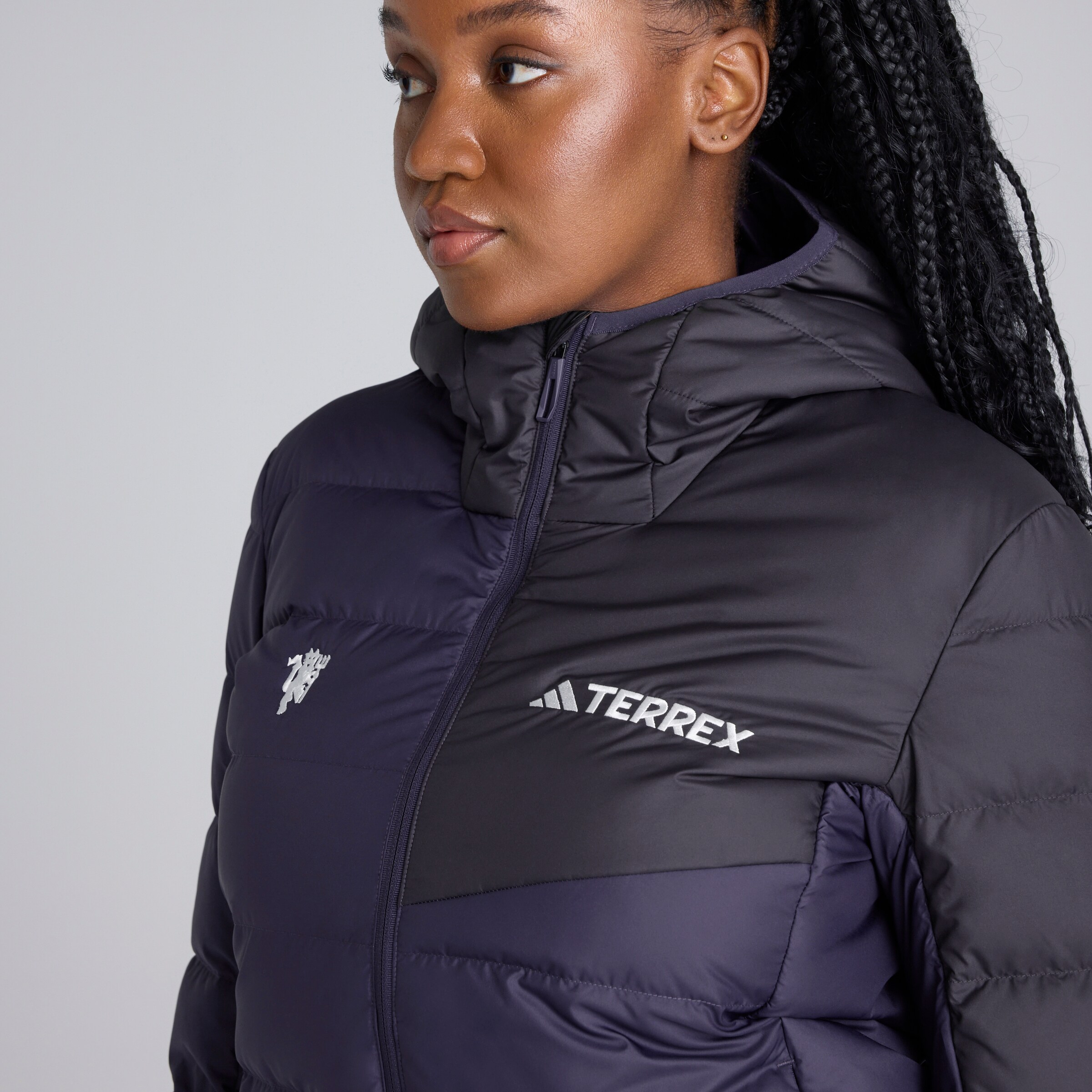 Manchester United x adidas Womens Terrex CLIMAWARM Hooded Jacket Purple Violet Détail [6-6]