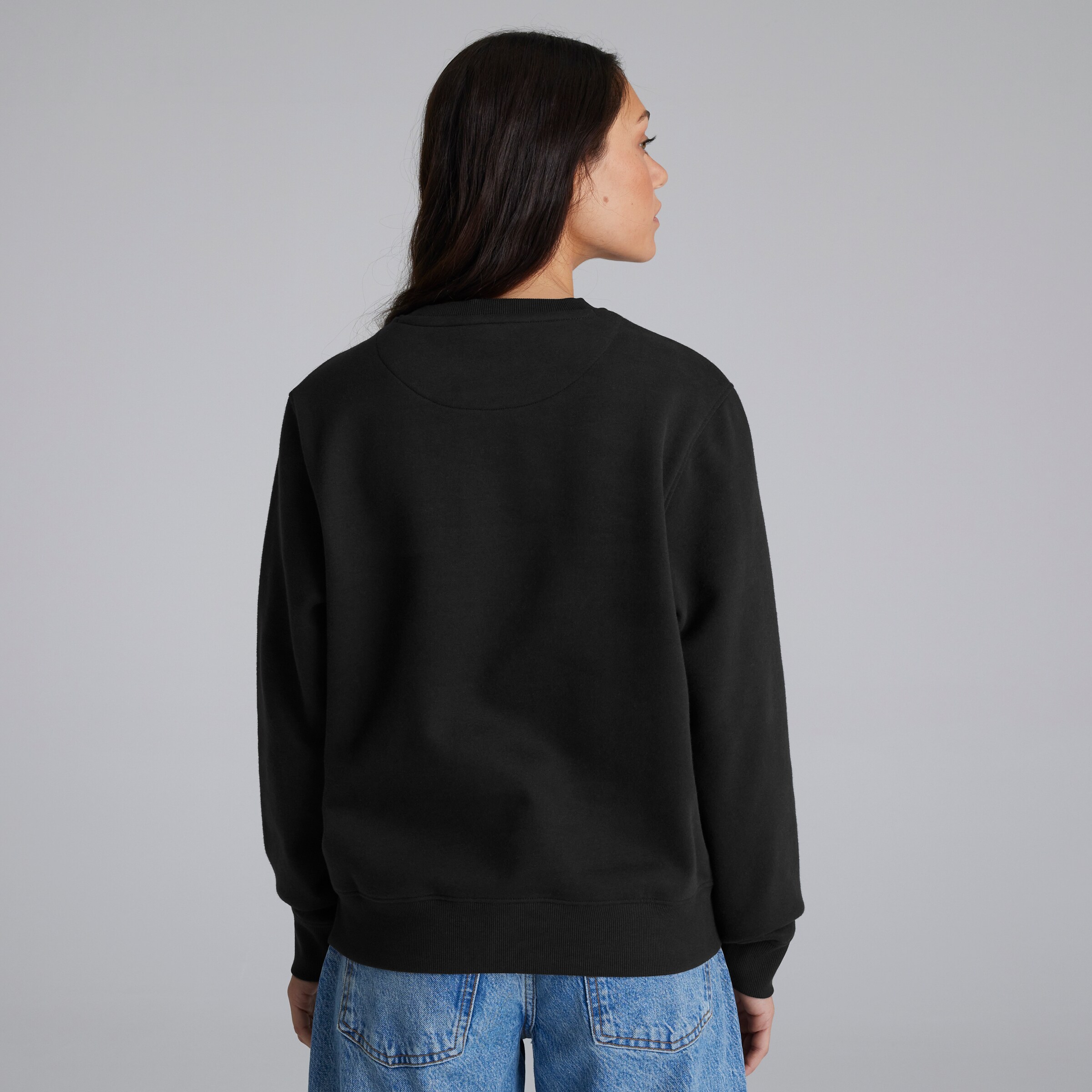 Manchester United Womens Devil Essentials Sweatshirt Black Black Detail [2-5]