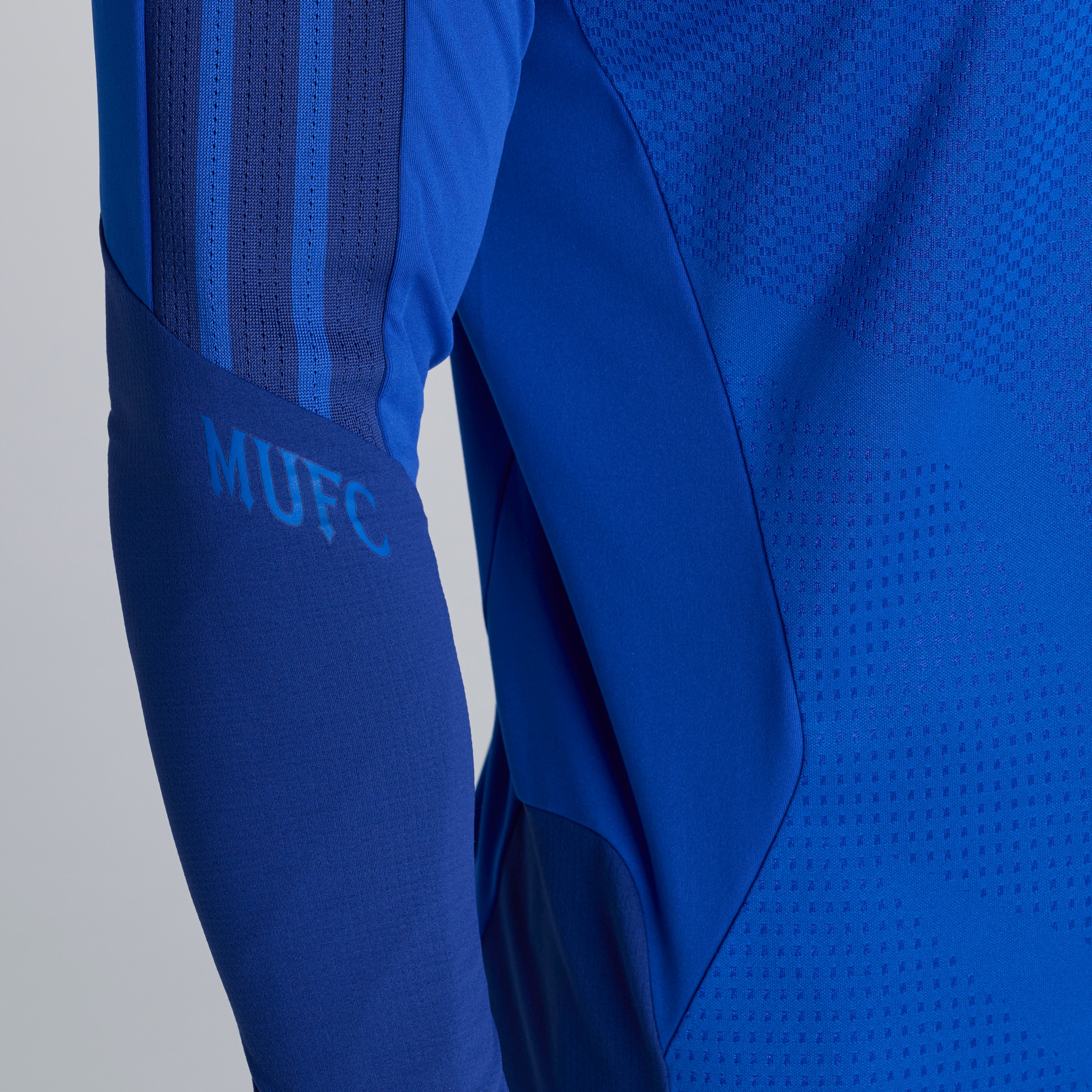 Manchester United 26/27 Cup Training Tiro Authentic Top Blue Blau Detail [6-7]