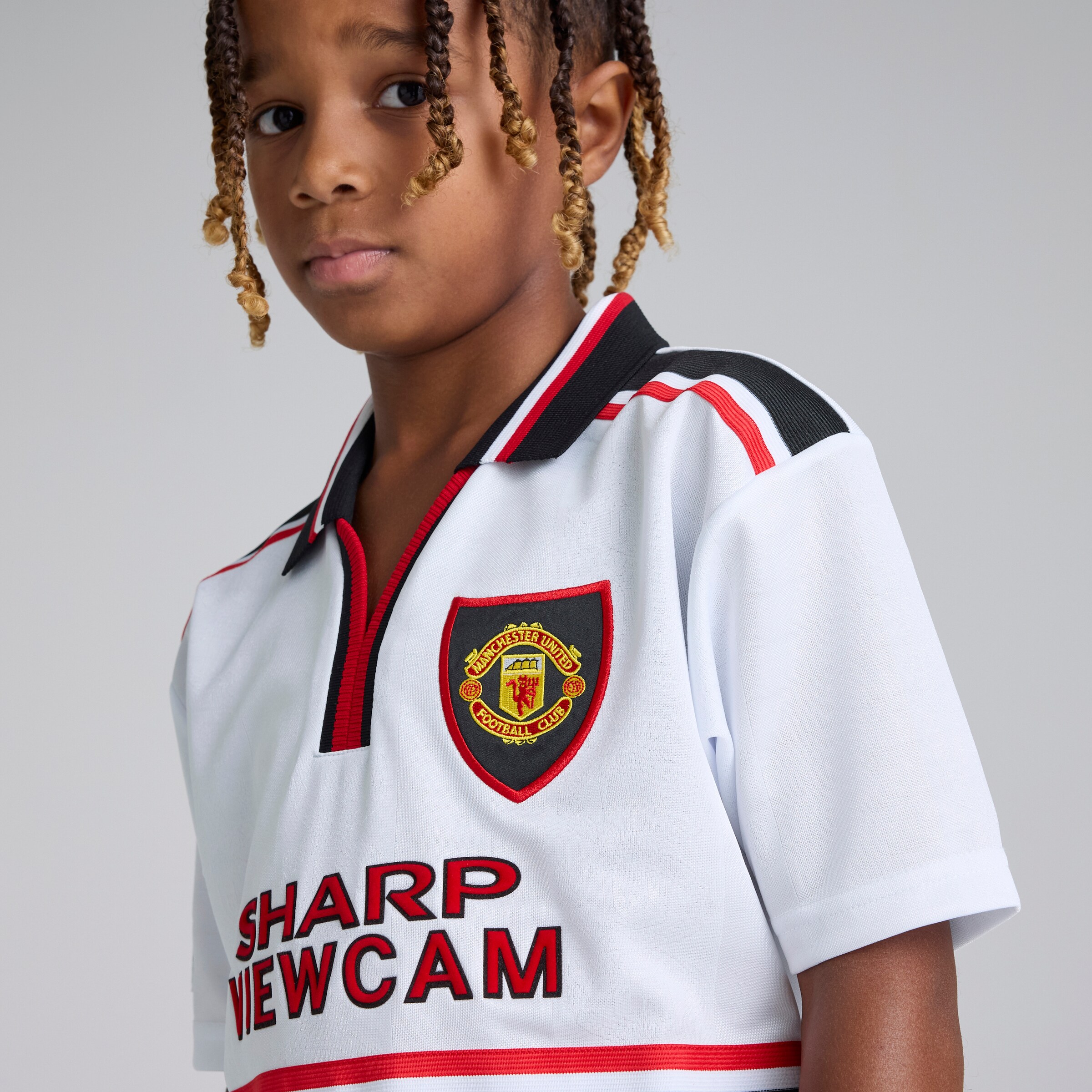 Manchester United Kids 1997-99 Away Shirt White White Detail [4-5]