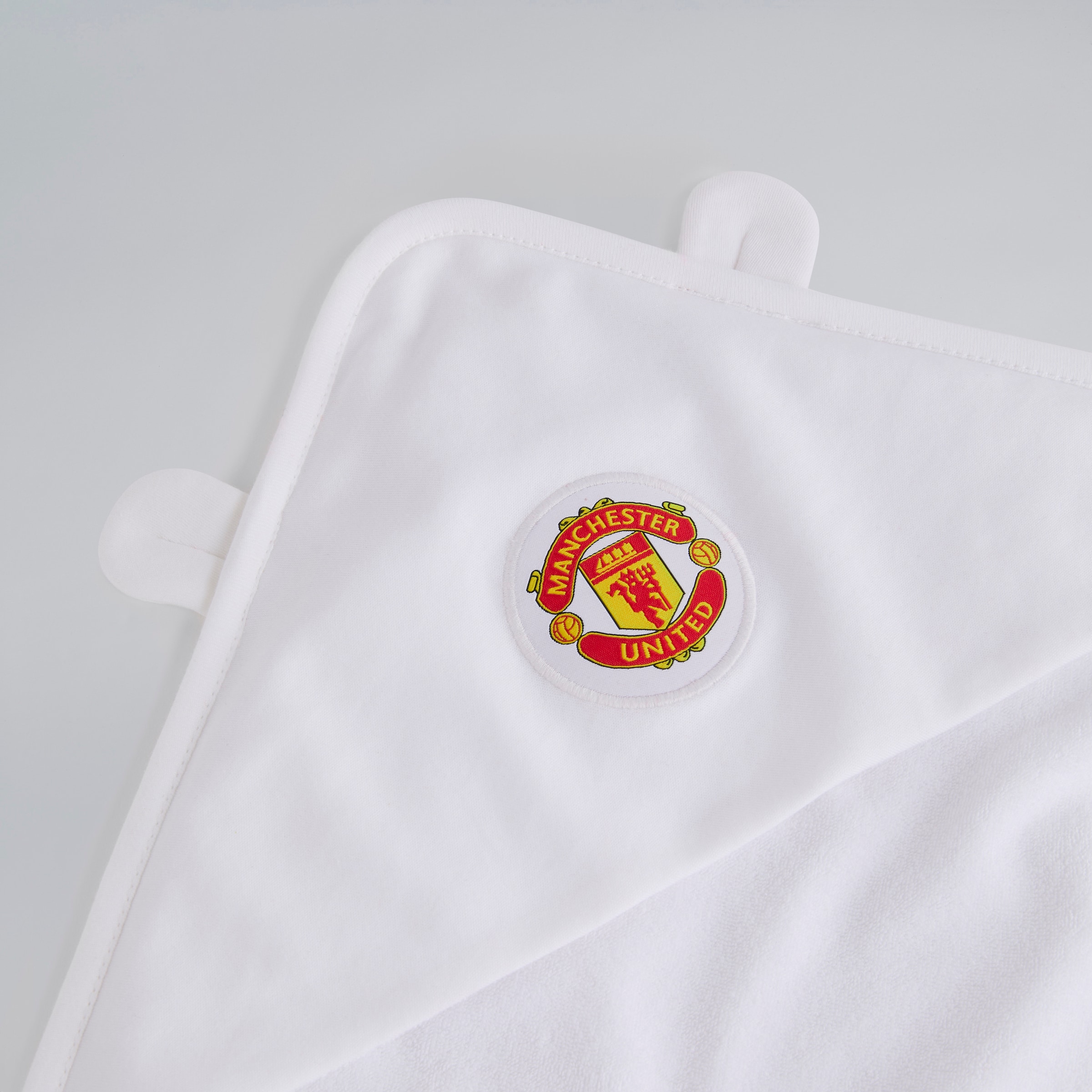 Manchester United Baby Hooded Towel with Devil Horns White Blanc Détail [3-4]