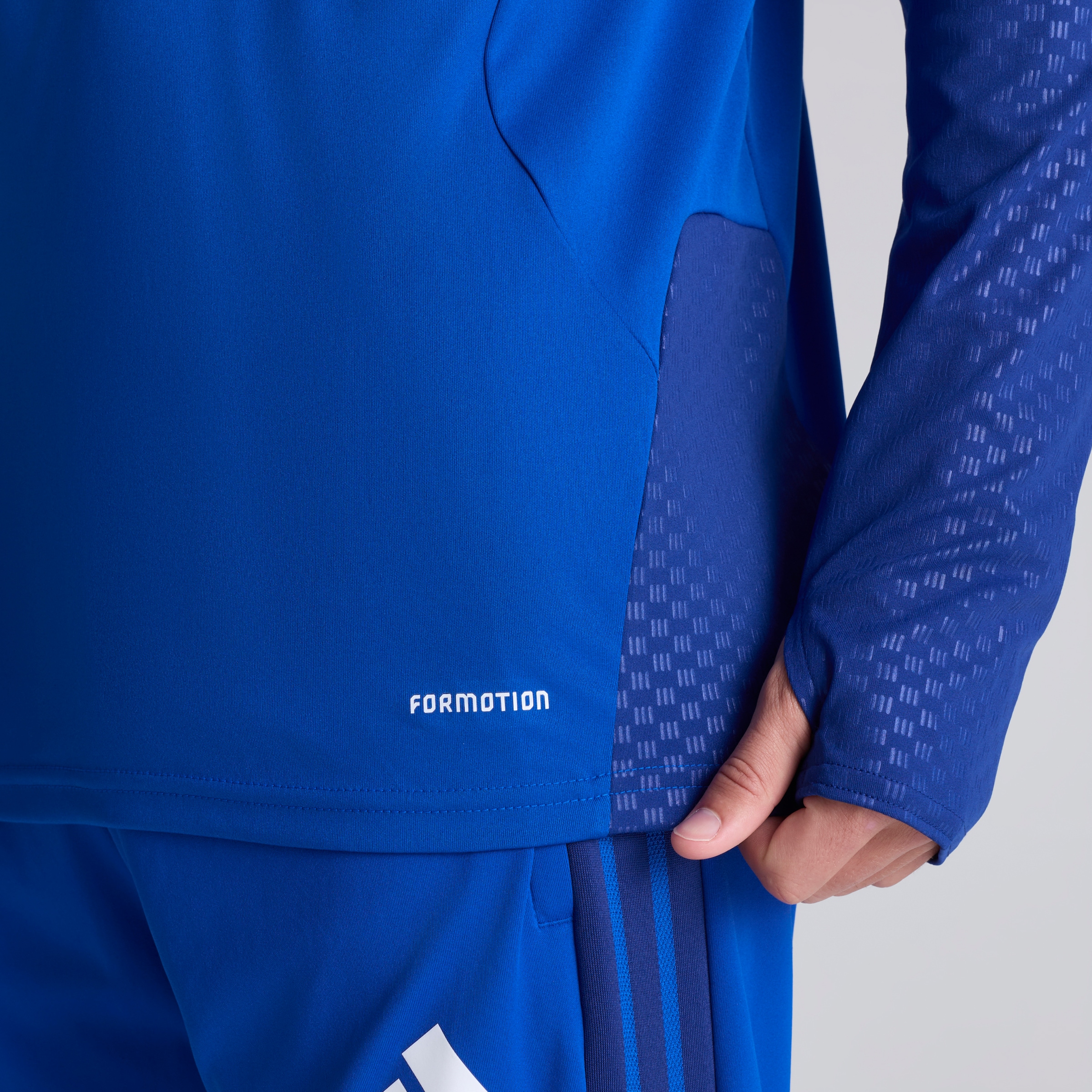 Manchester United 26/27 Cup Training Tiro Top Blue (Sponsored) Blau Detail [4-5]