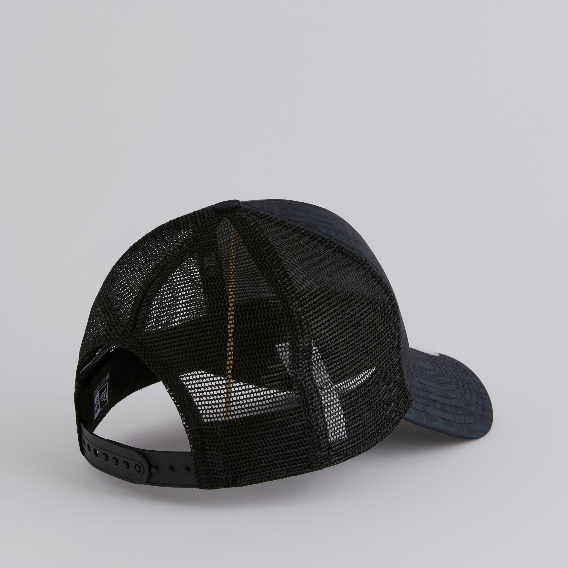 Manchester United x New Era All Over Print Trucker Cap Black Black Detail [4-5]