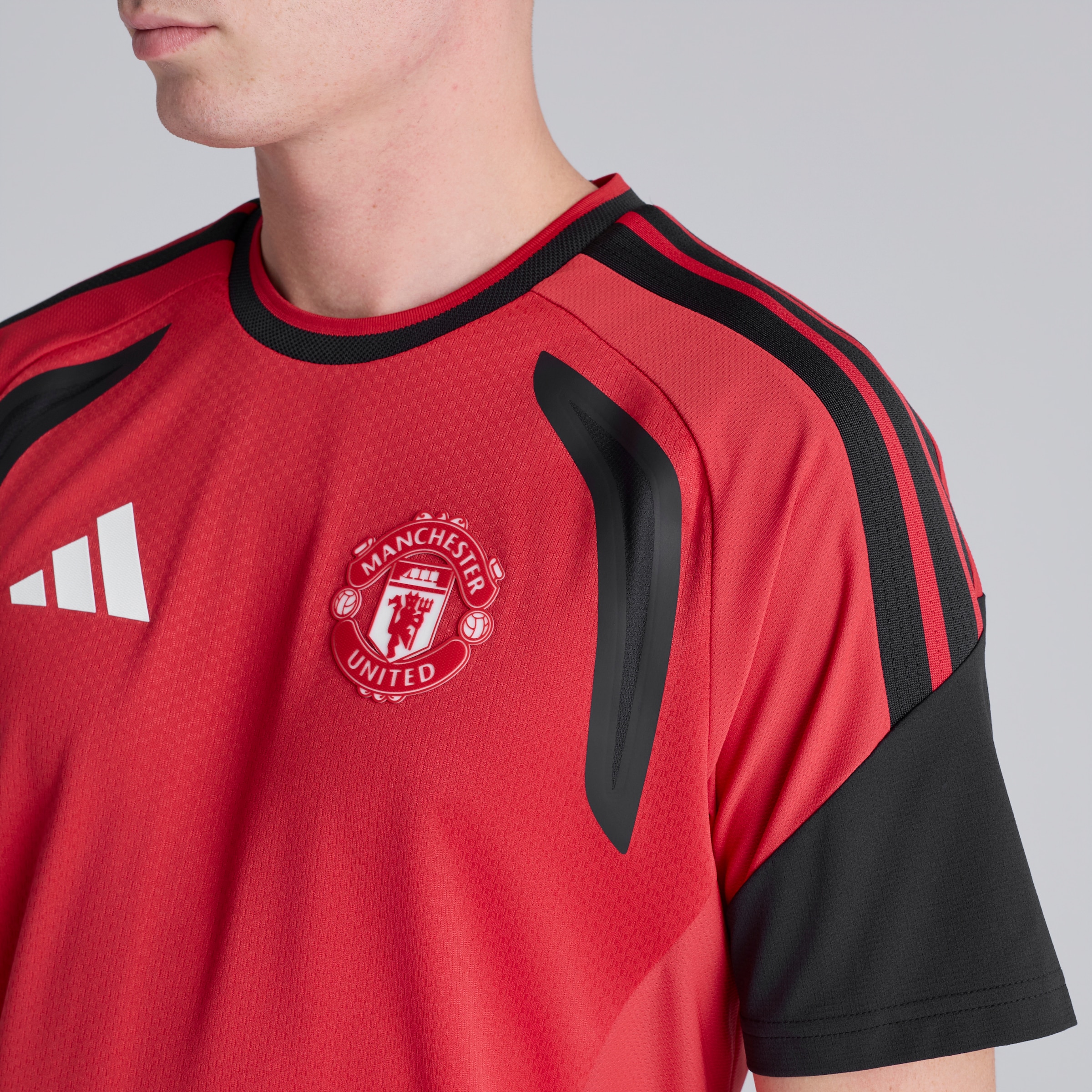 Manchester United 26/27 Training Tiro Authentic Jersey Red Red Detail [5-6]