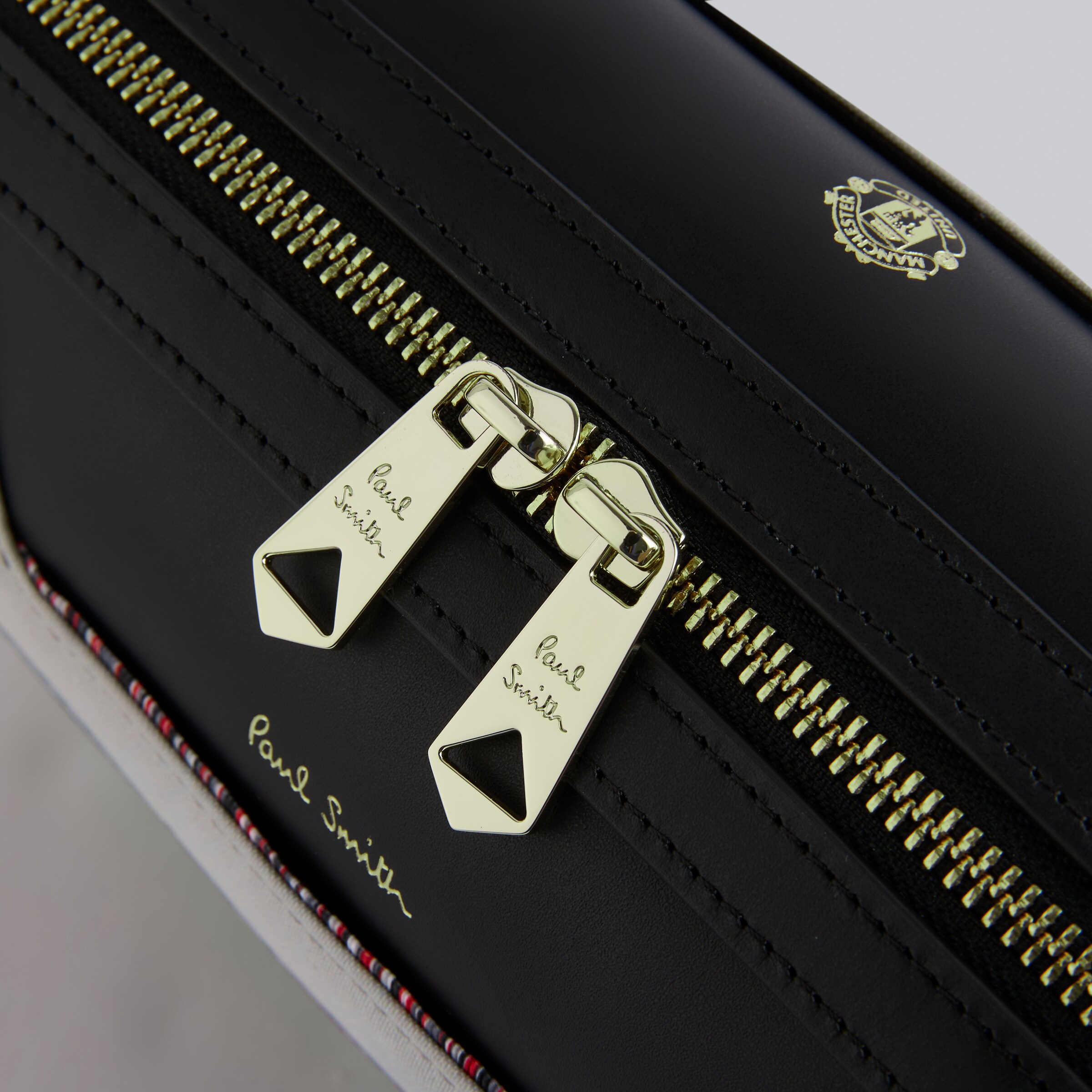 Manchester United x Paul Smith Old Trafford Washbag Multi Multicolore Détail [3-6]