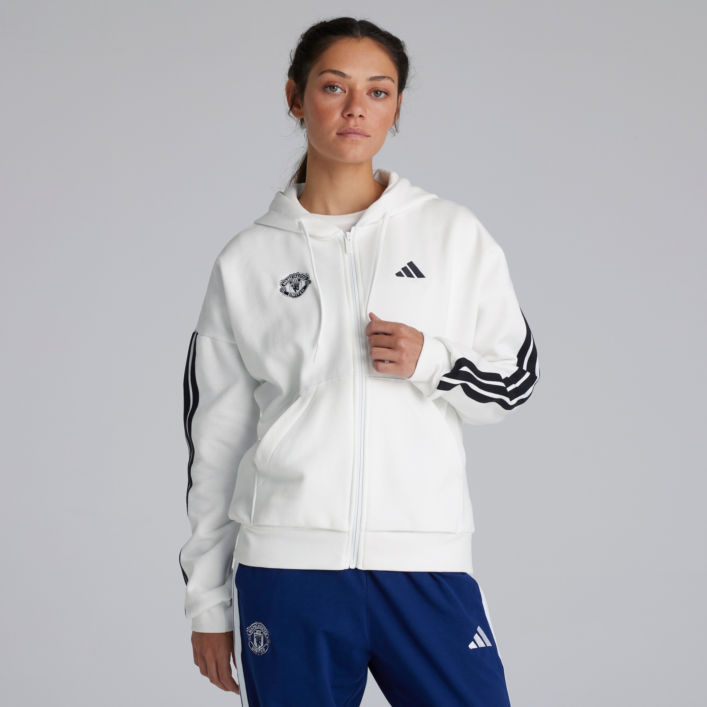 Manchester United x adidas Womens Essentials 3-Stripes Full Zip Fleece Hoodie White White Detail [1-5]
