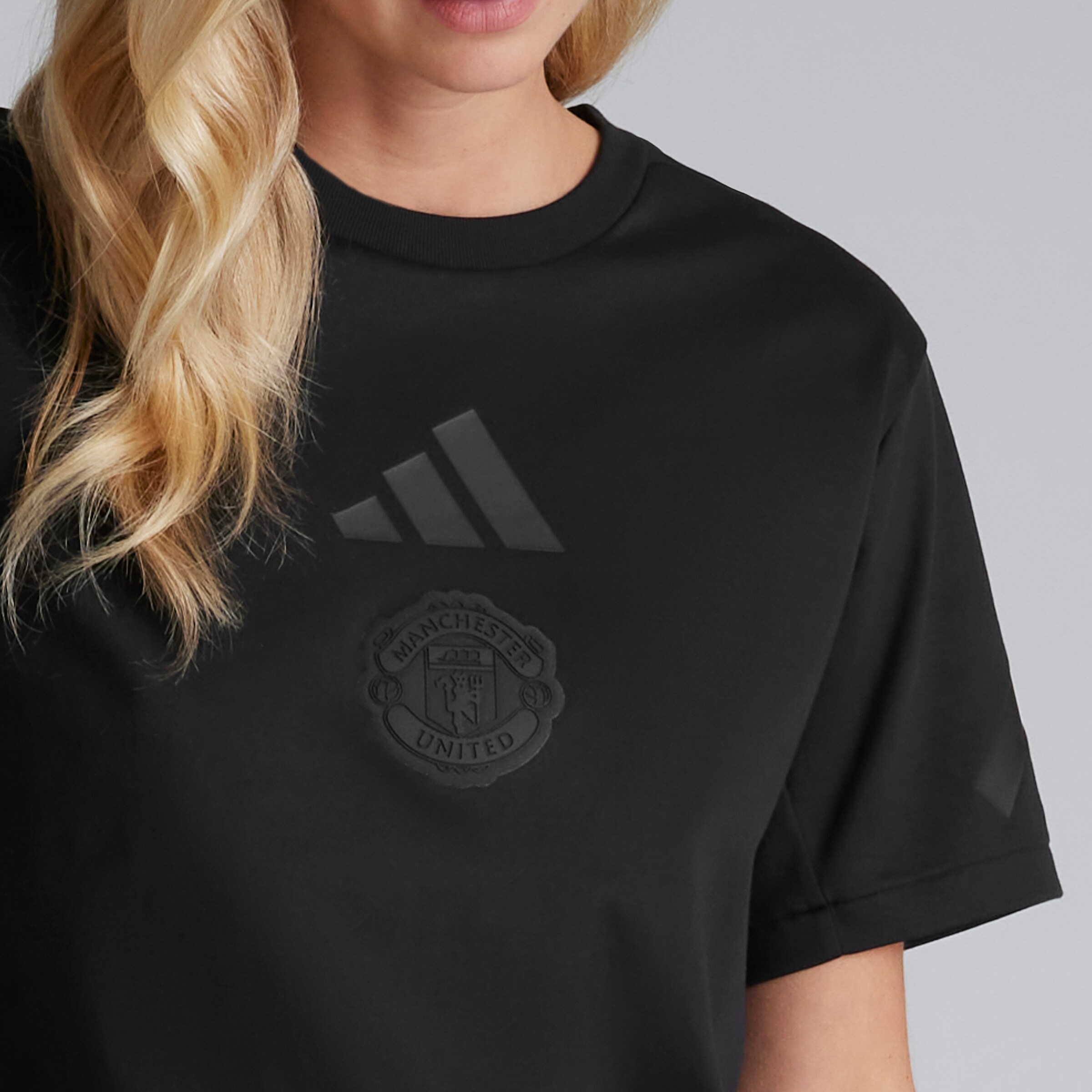 Manchester United x adidas Womens Z.N.E. T-Shirt Black Black Detail [4-5]