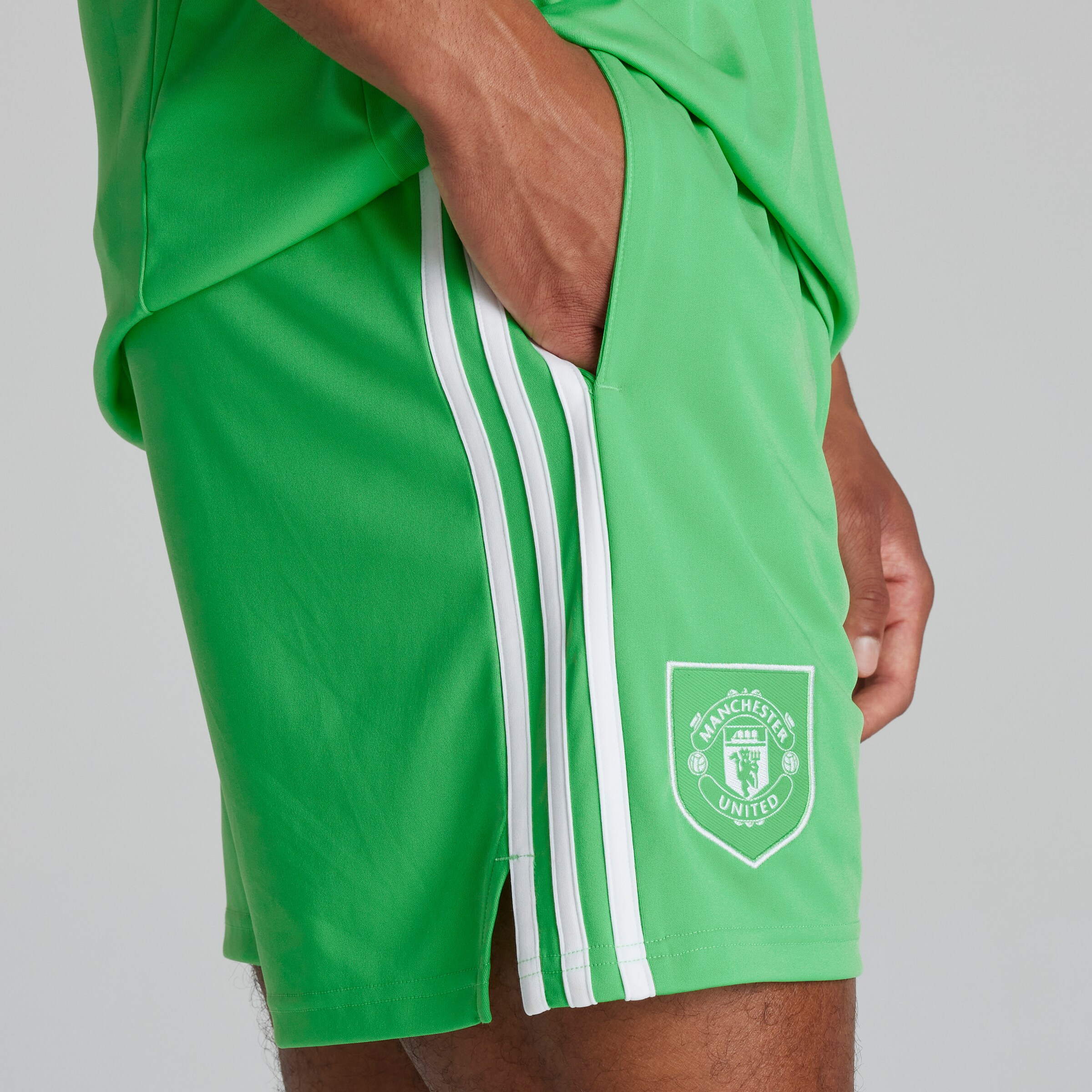 Manchester United 25/26 Mens Goalkeeper Shorts Green Green Detail [4-6]