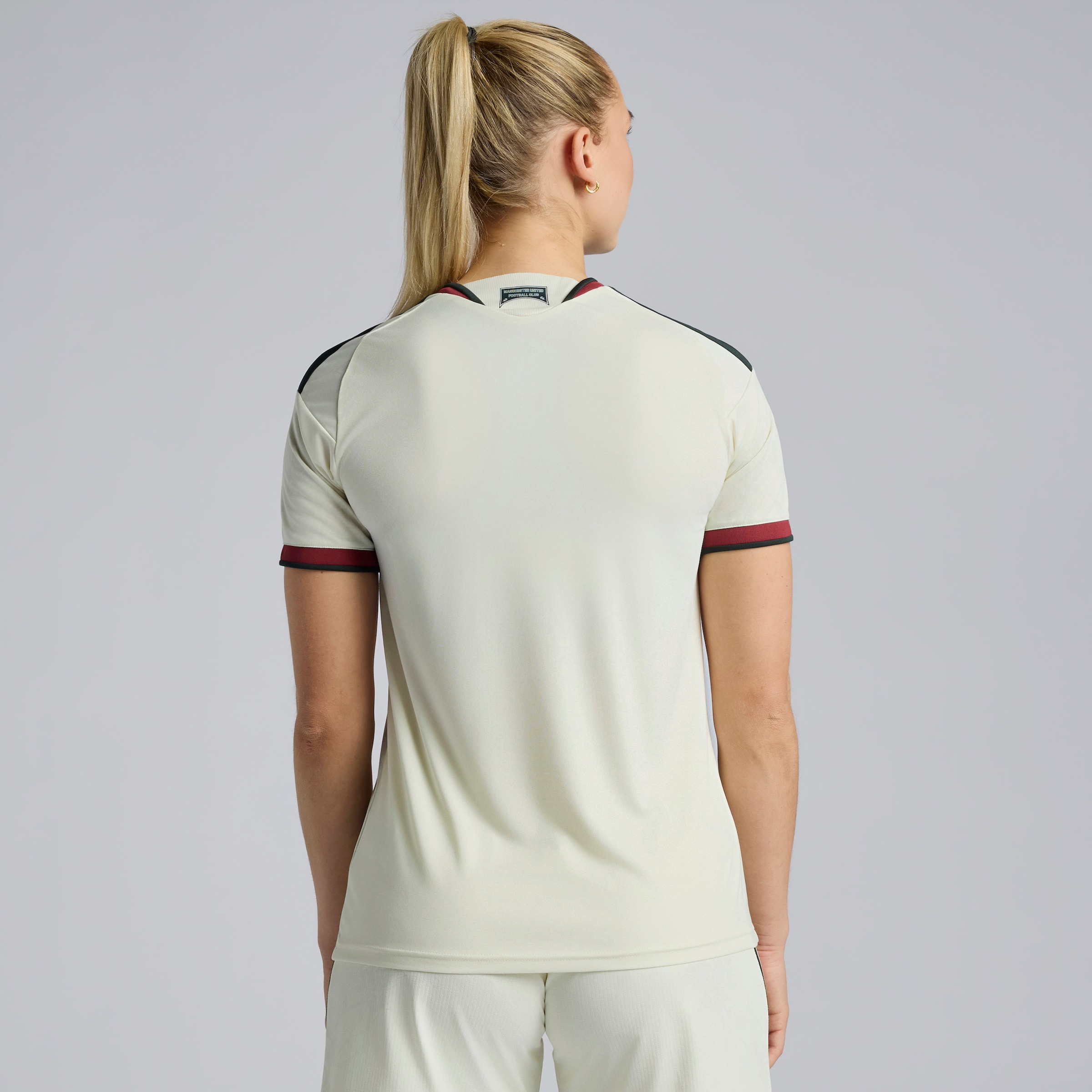 Manchester United 26/27 Womens Third Jersey Beige Beige Detail [2-6]