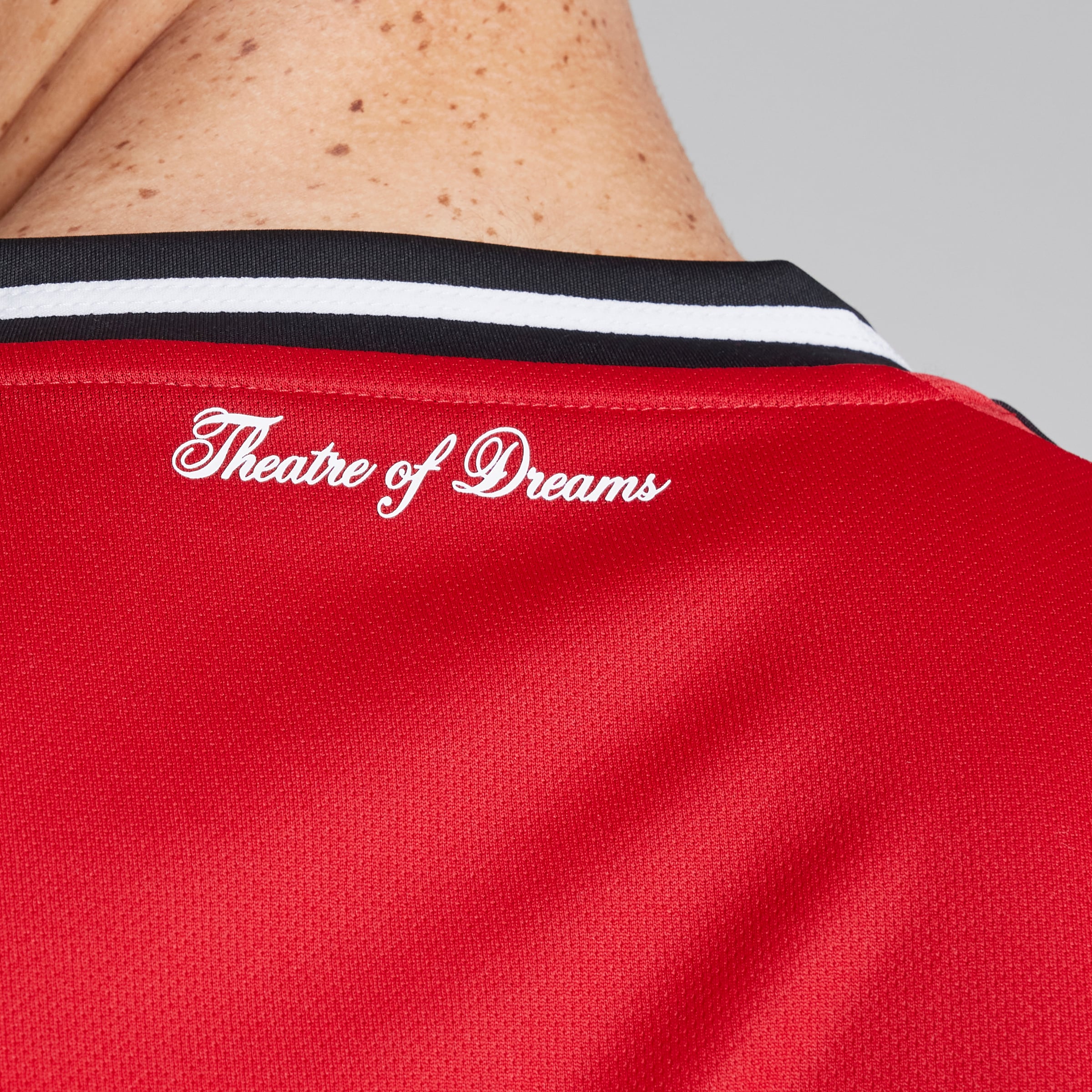 Buy Manchester United 25/26 Home Jersey with Fernandes 8 EPL