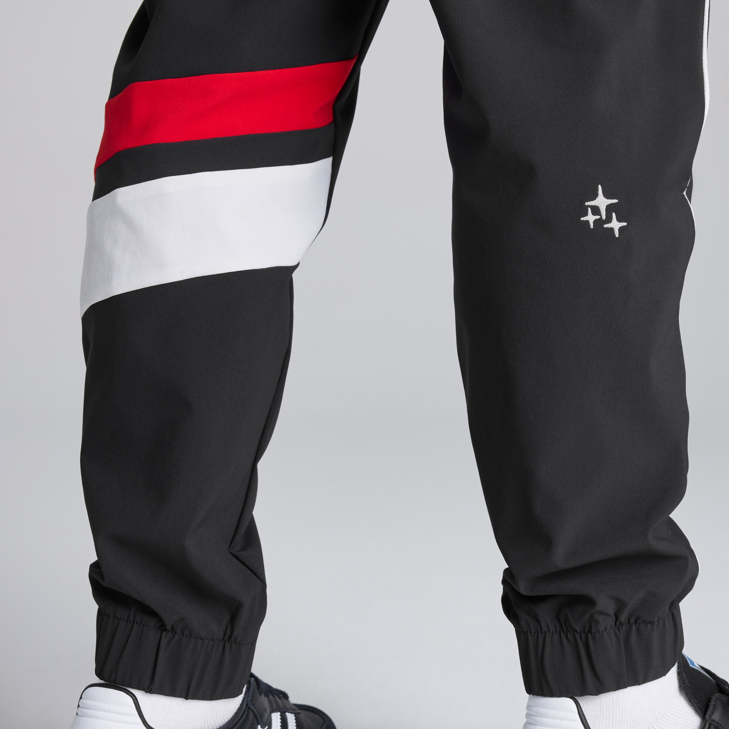 Manchester United x Drama Call Tracksuit Bottoms Black Detail [4-10]