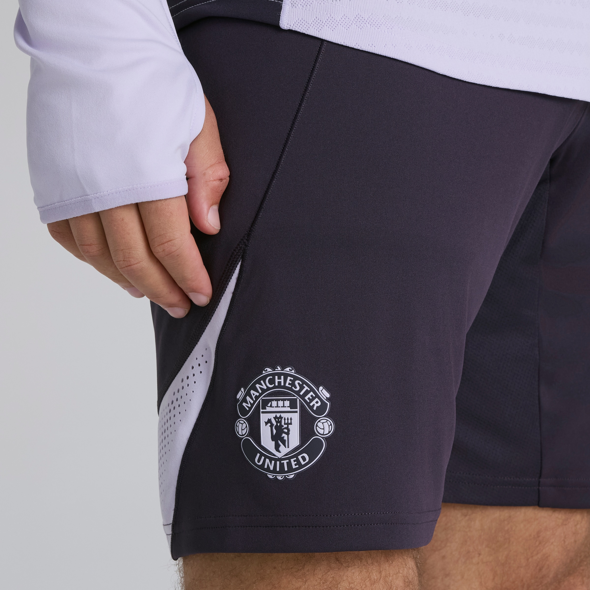 Manchester United Tiro 25 Pro Training Shorts Purple Purple Detail [4-5]