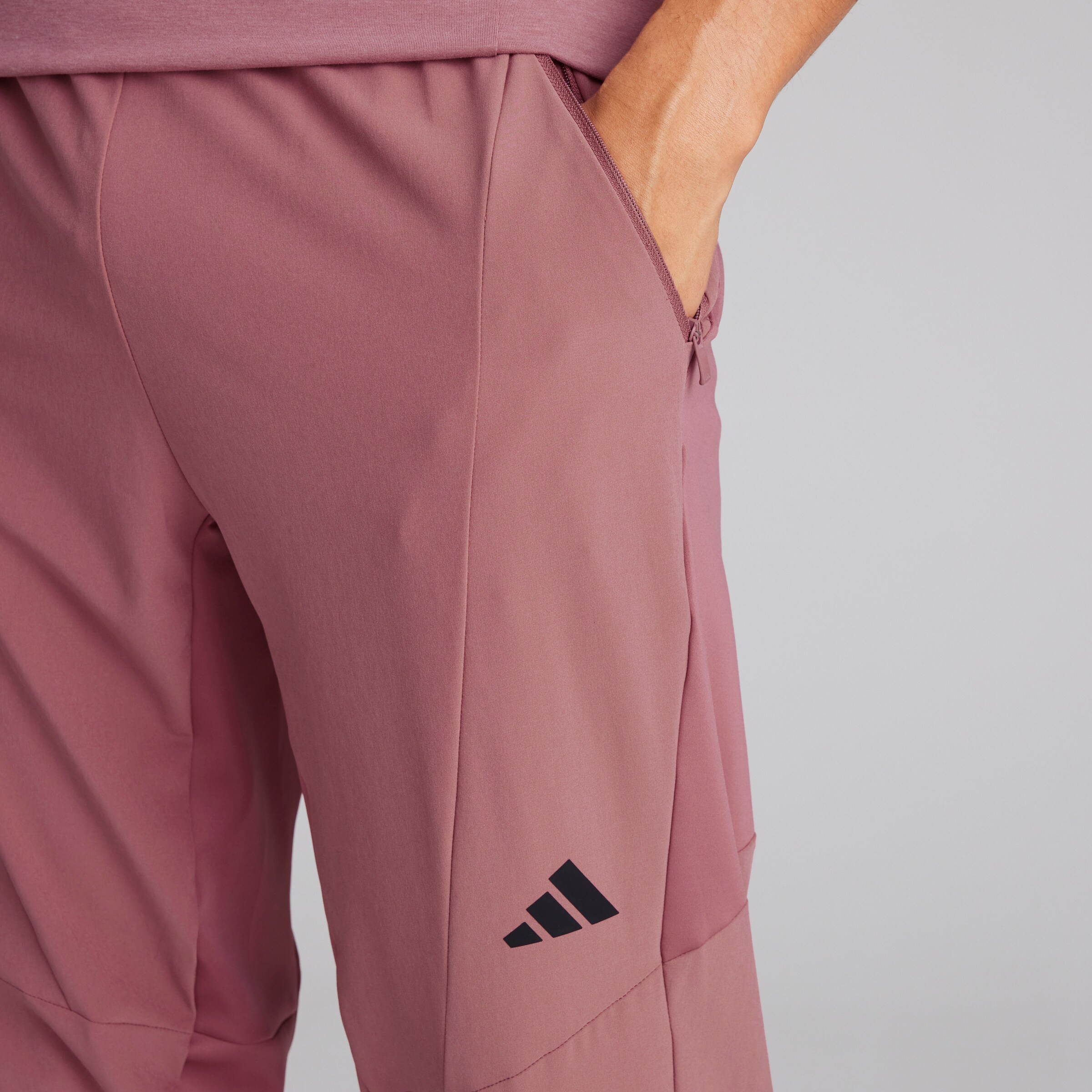 Manchester United x adidas Mens Designed for Training Joggers Burgundy Rouge Détail [4-6]