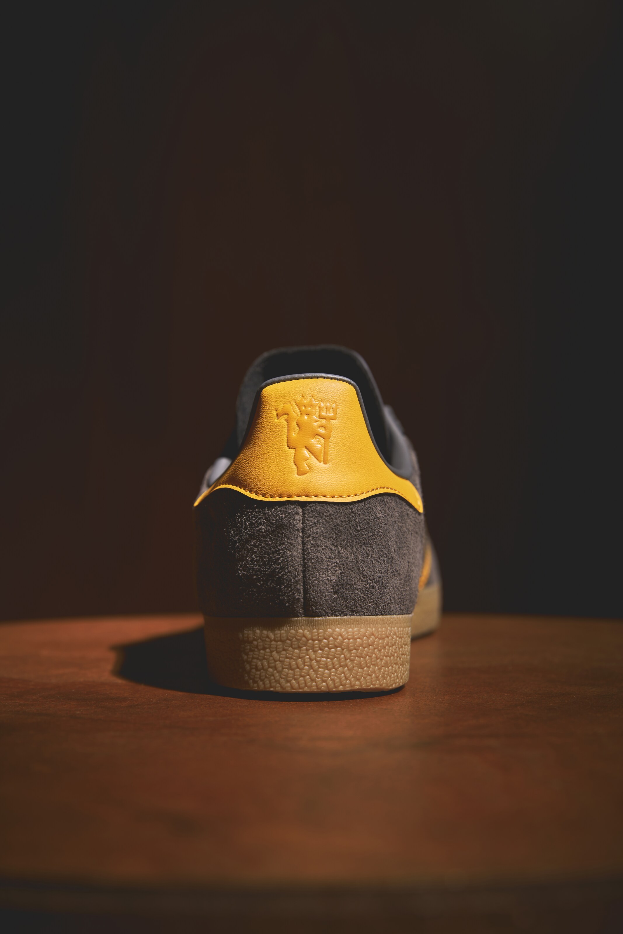 Manchester United x Adidas Gazelle Black Black Detail [4-6]