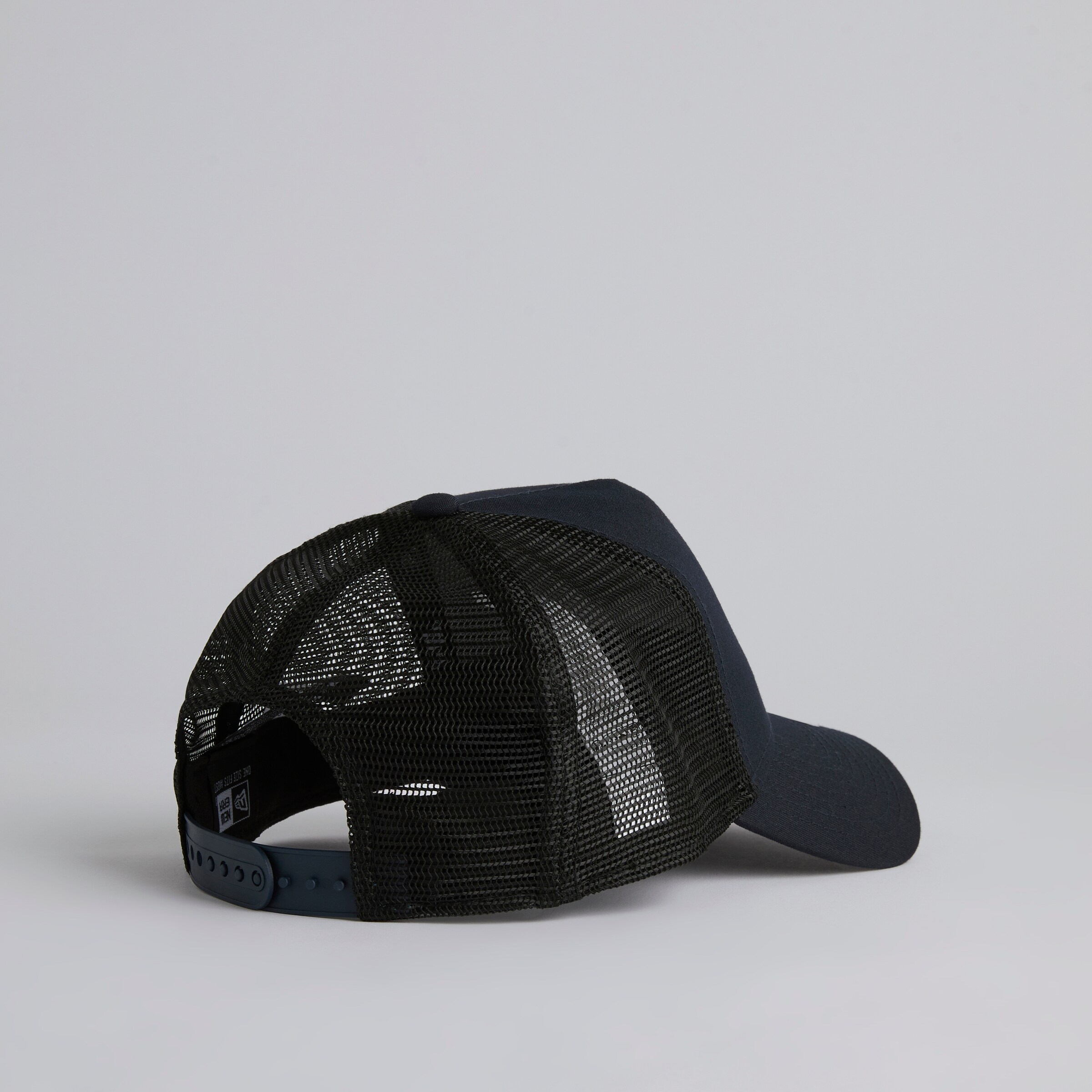 Manchester United x New Era Seasonal Trucker Cap Black Noir Détail [4-5]