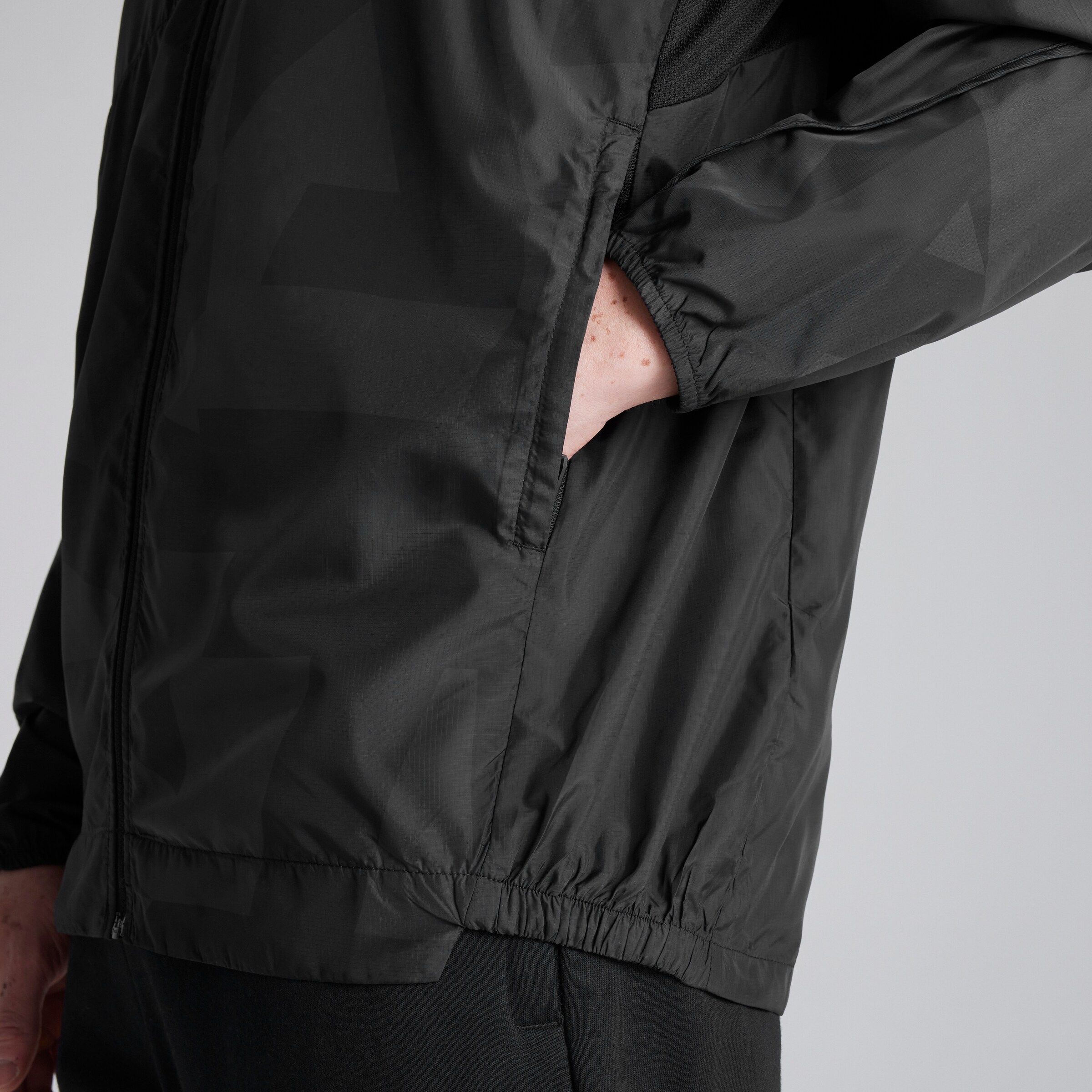 Manchester United x adidas Terrex All Over Print Wind Jacket Black Black Detail [5-5]