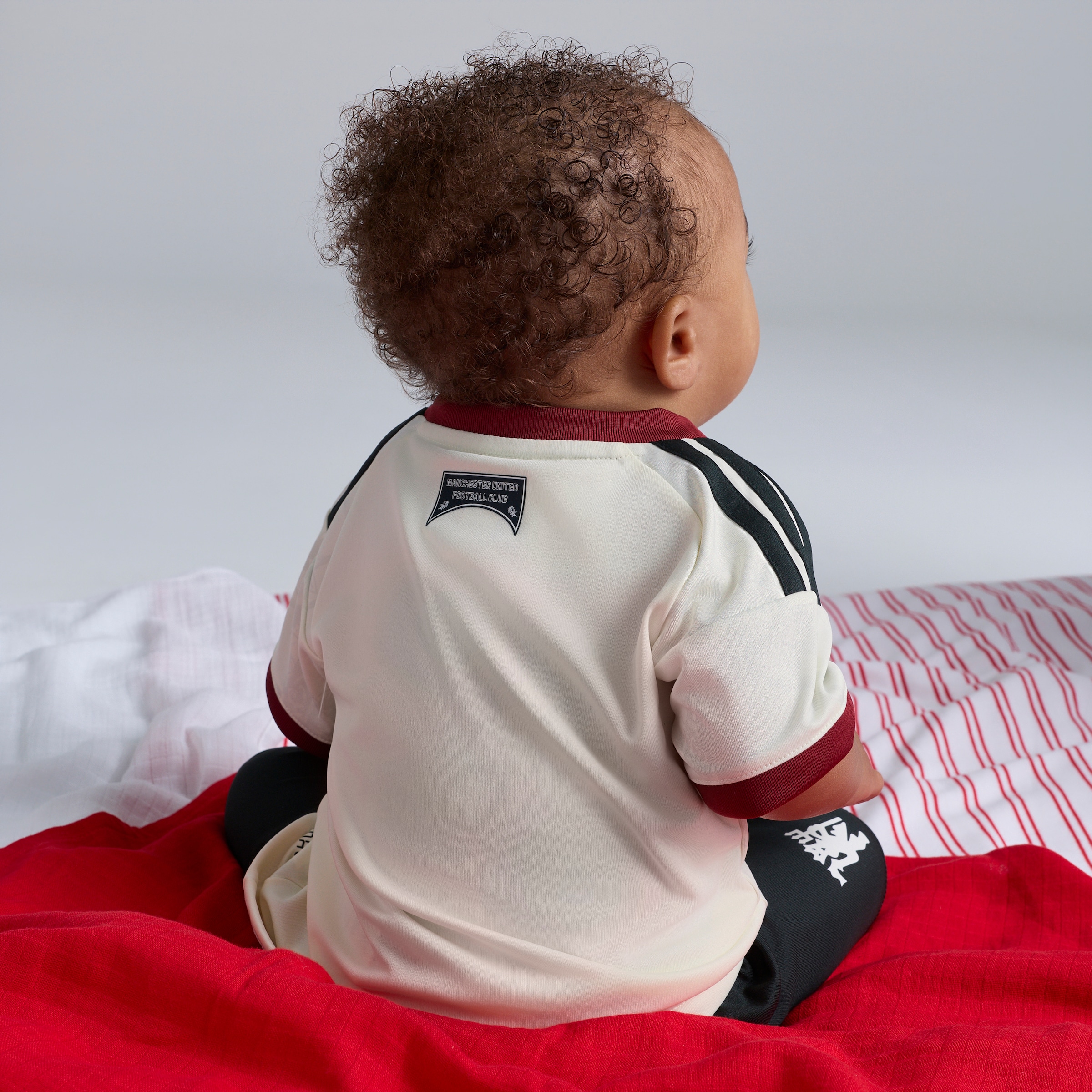 Manchester United Kids 26/27 Third Baby Kit Beige Detail [3-6]