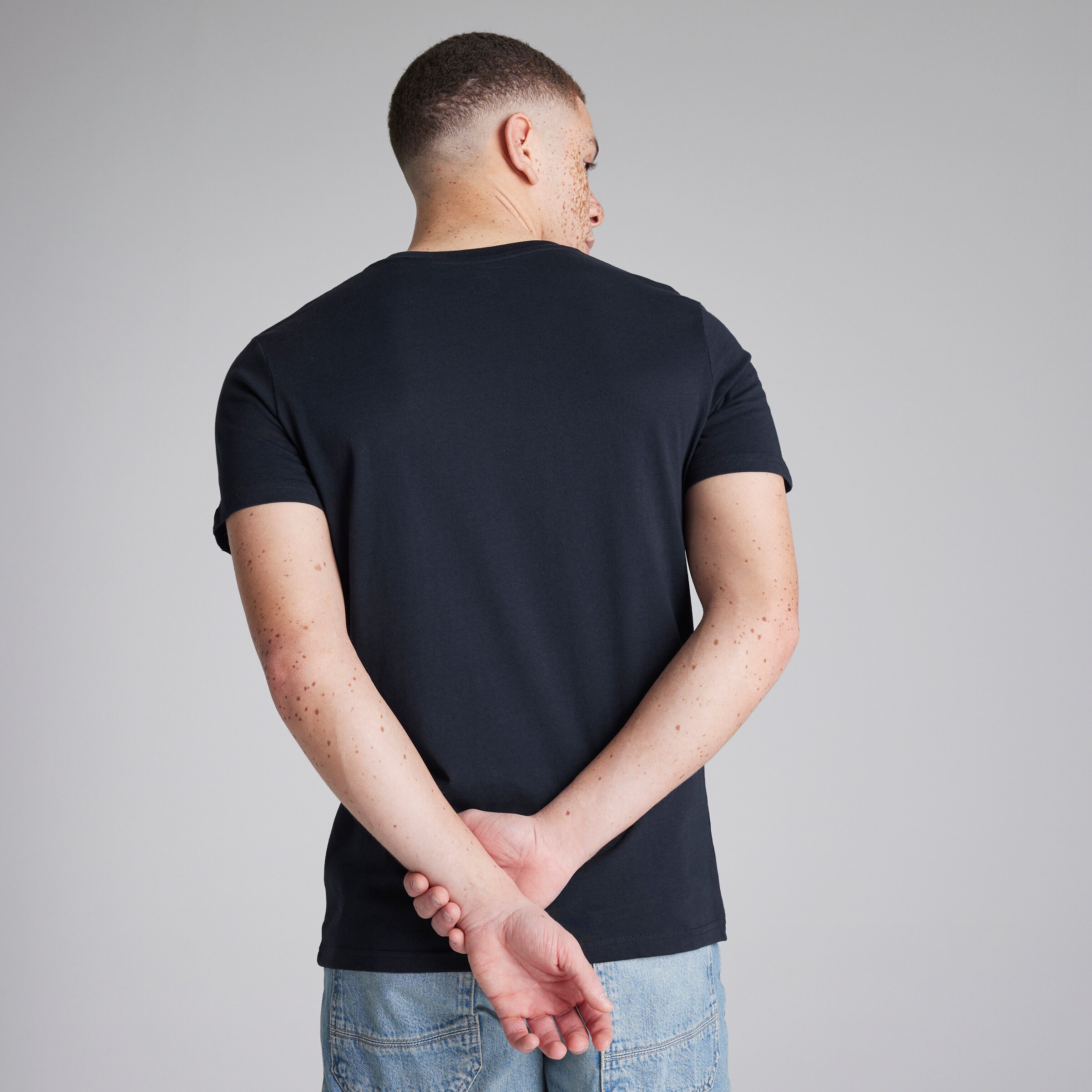 Manchester United MUFC Old Trafford T-Shirt Navy Bleu marine Détail [2-8]