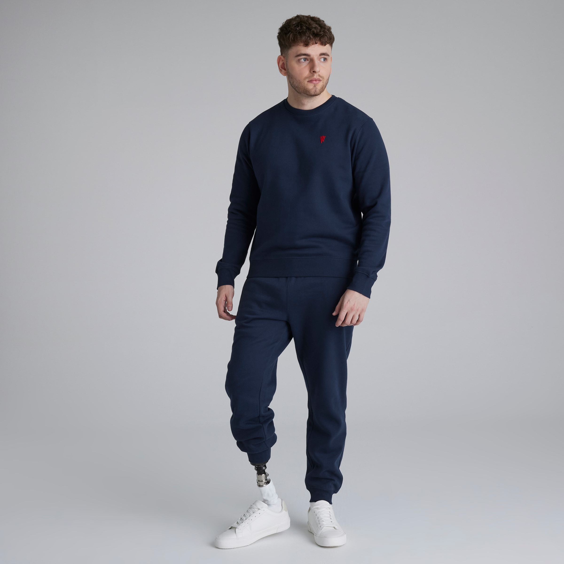 Manchester United Devil Essentials Sweatshirt Navy Navy blue Detail [3-4]