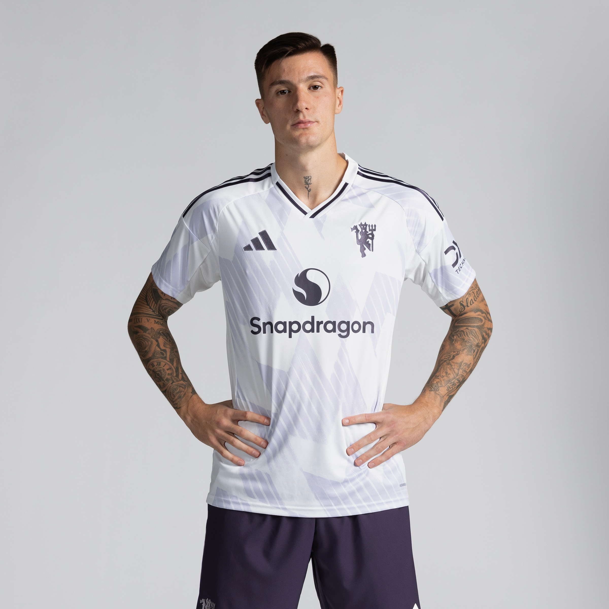 Manchester United 25/26 Away Jersey with Sesko 30 Club Printing White Detail [2-5]