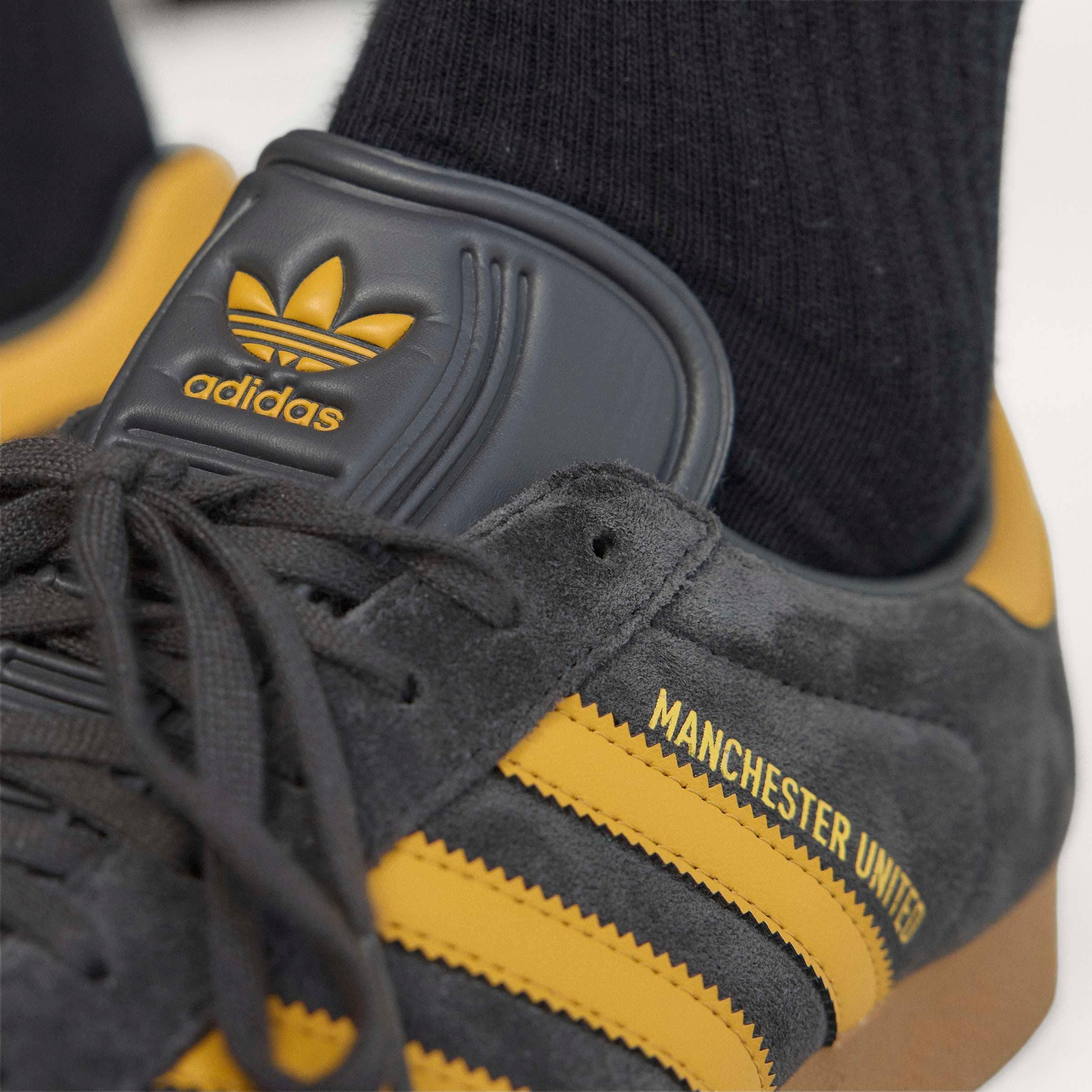 シューズ Manchester United x adidas Gazelle 25.5 adidas Gazelle Manchester United | Foot Locker