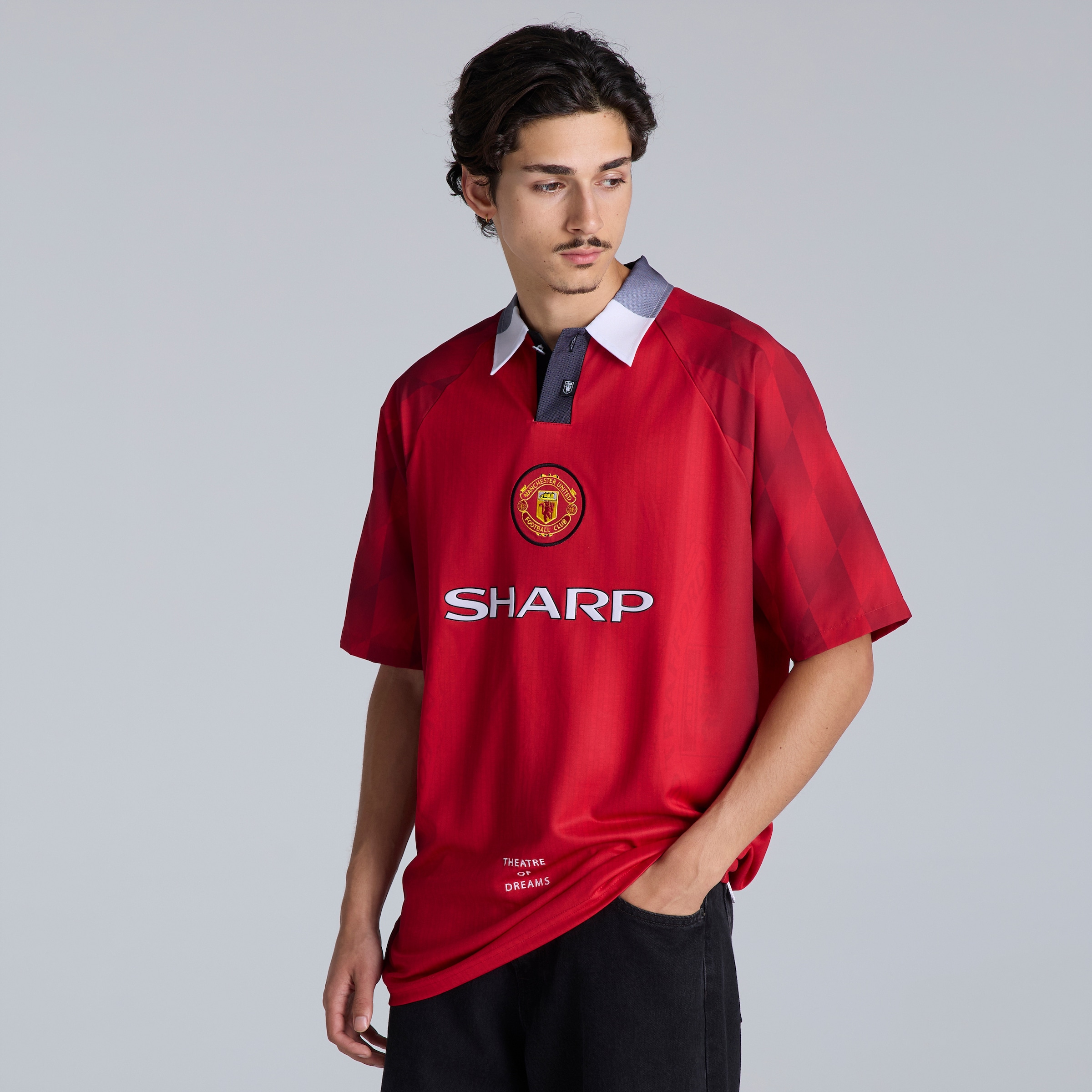 Manchester United Retro 1996-98 Home Shirt Solskjaer Printing Red Red Detail [2-4]