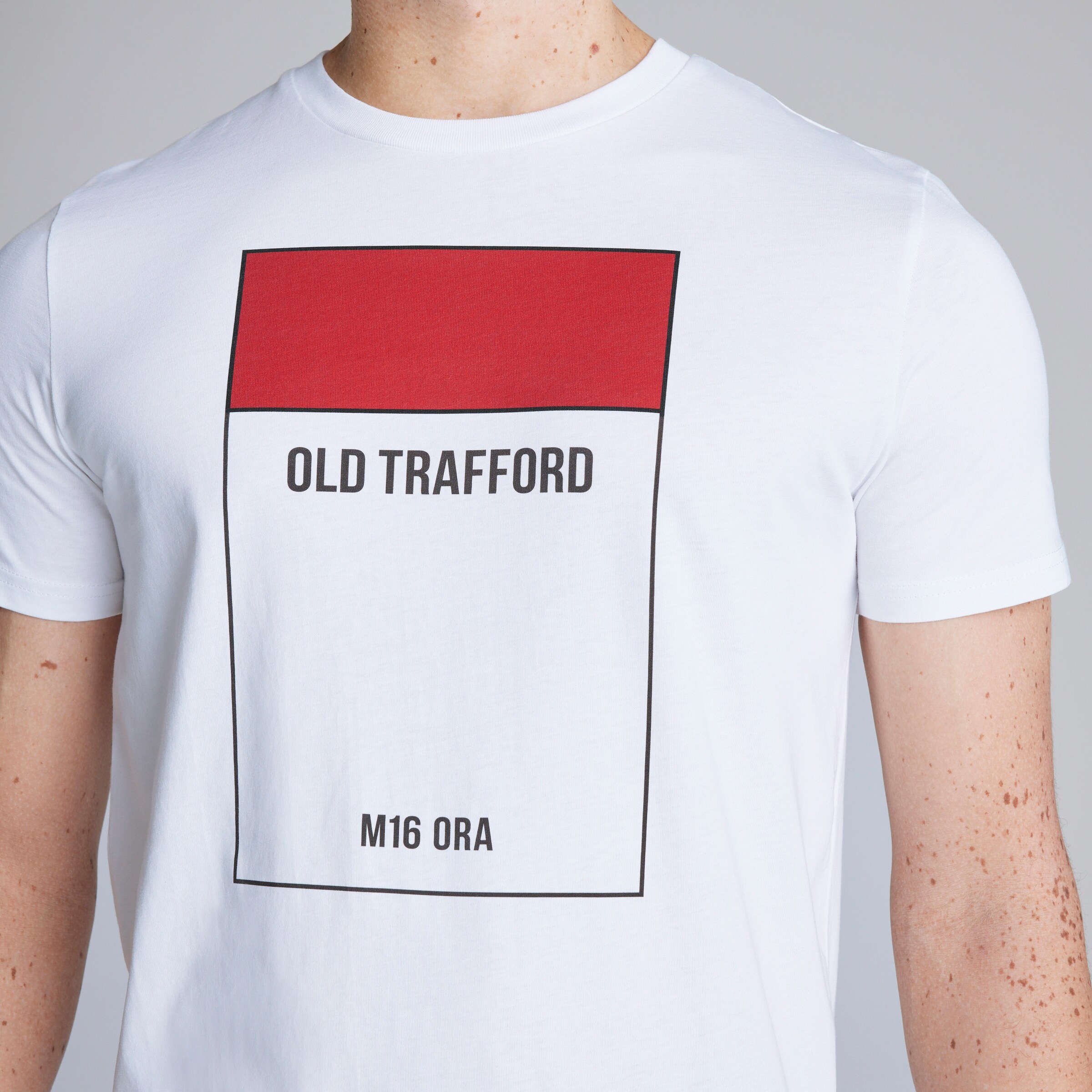 Manchester United Old Trafford M16 0RA T-Shirt White Blanc Détail [4-5]