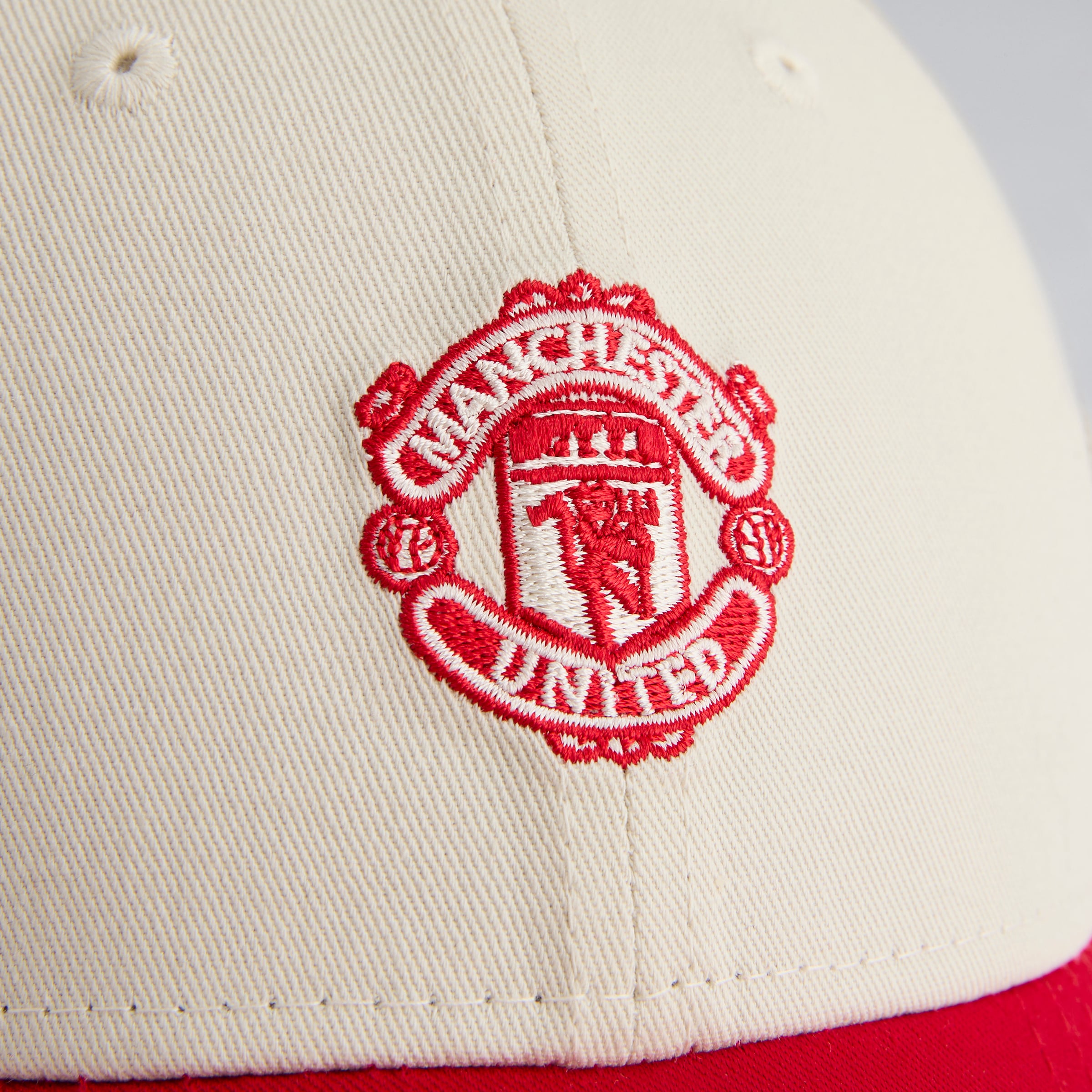 Manchester United x New Era Womens 9Forty Contrast Cap Cream Beige Detail [5-5]