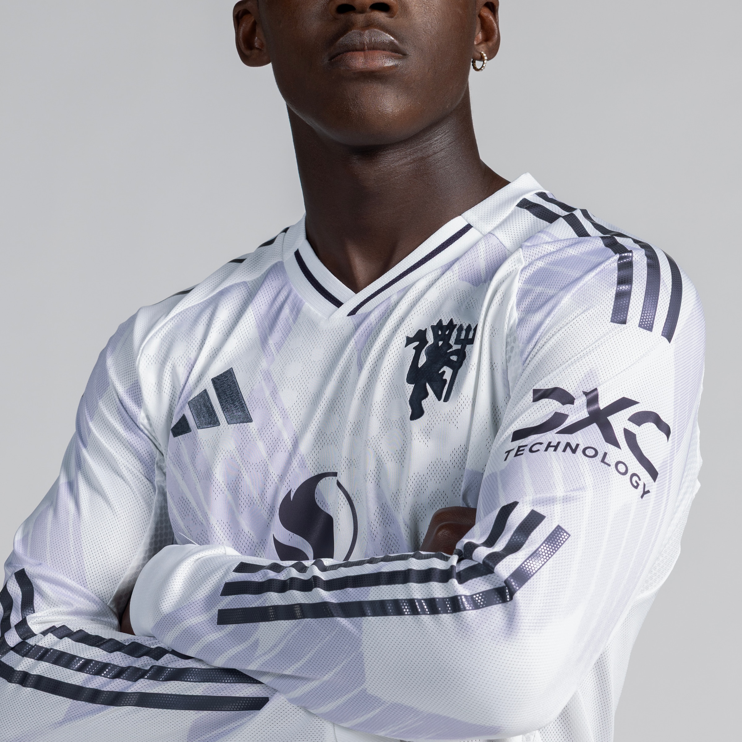Manchester United 25/26 Long Sleeve Away Authentic Jersey White Detail [4-5]