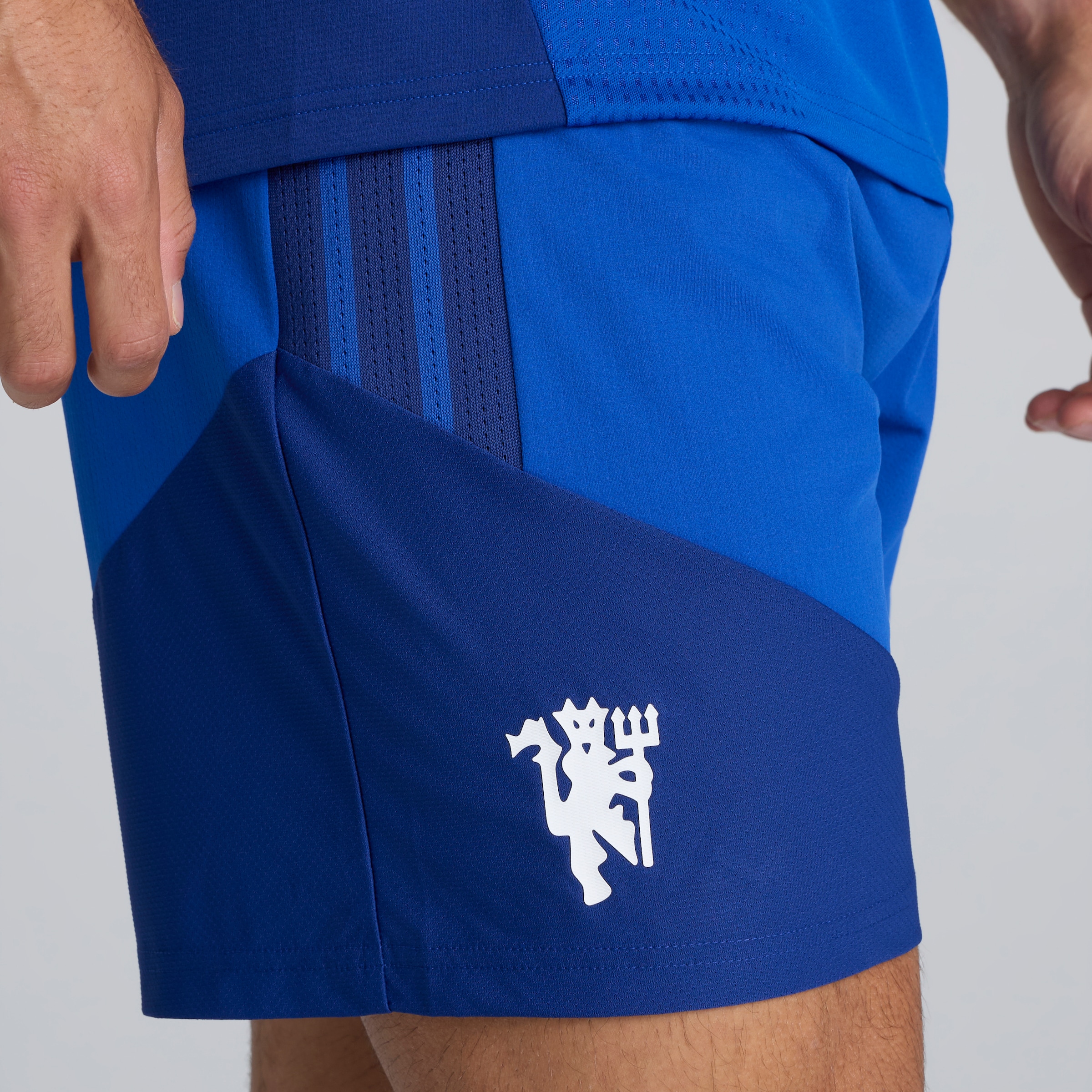 Manchester United 26/27 Cup Training Tiro Authentic Shorts Blue Blau Detail [5-5]