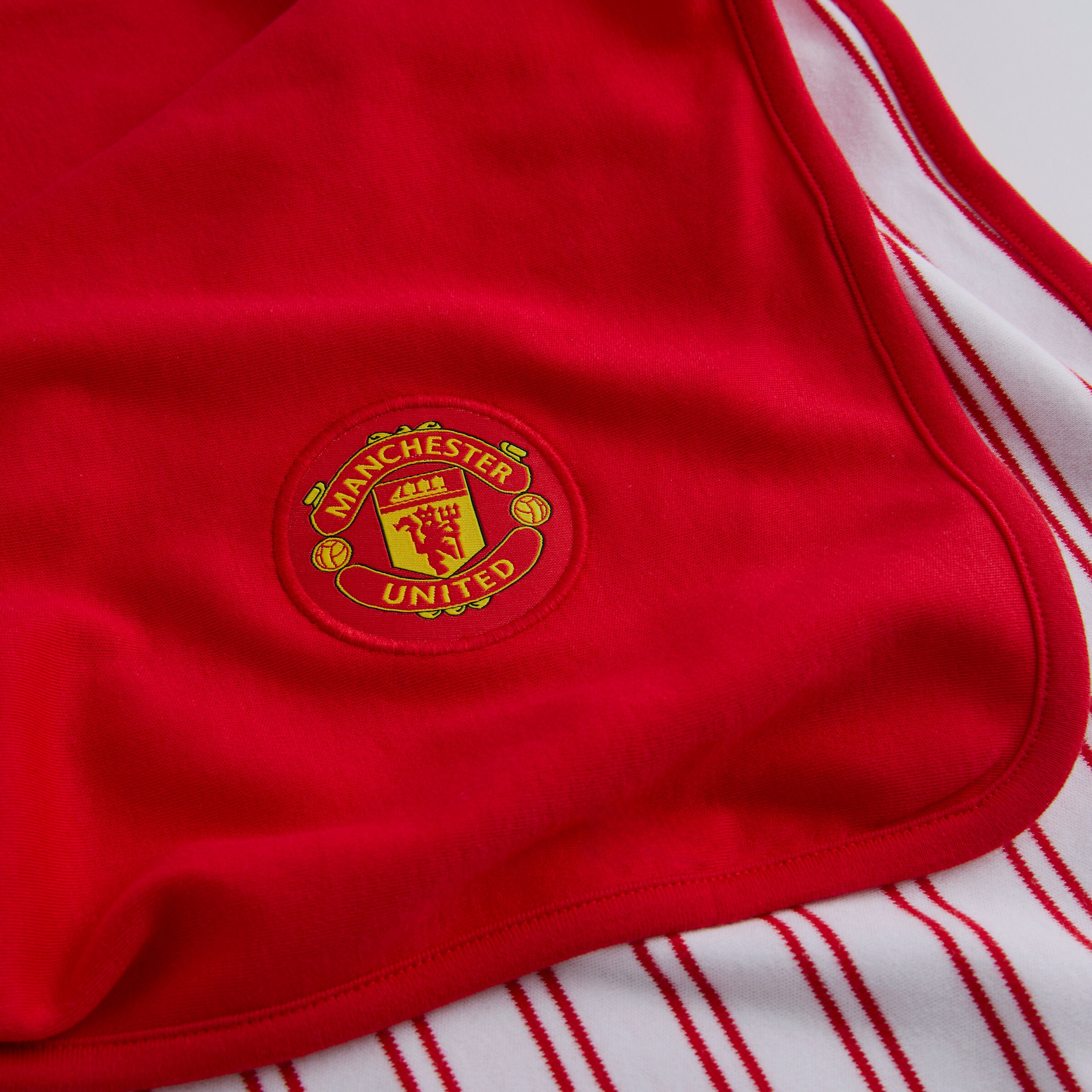 Manchester United Baby Crest Blanket Red Rouge Détail [4-4]