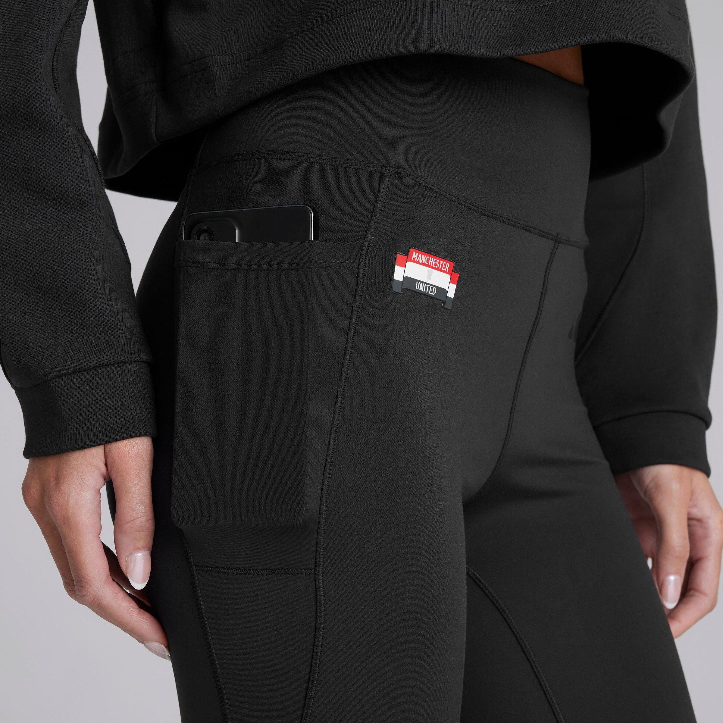 Manchester United x adidas Womens City Escape Legging Black Black Detail [4-5]