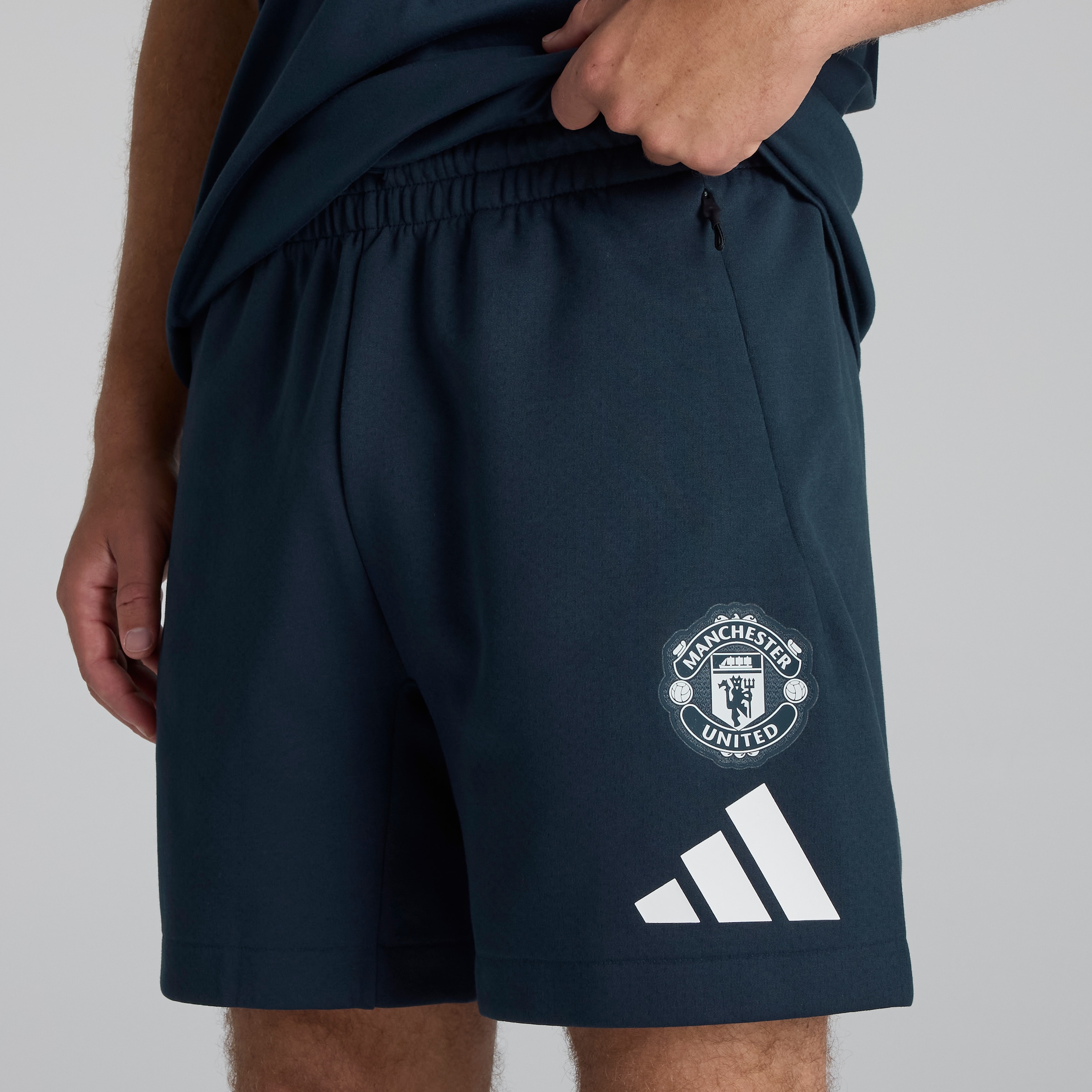 Manchester United x adidas Z.N.E. Shorts Navy Navy blue Detail [5-5]