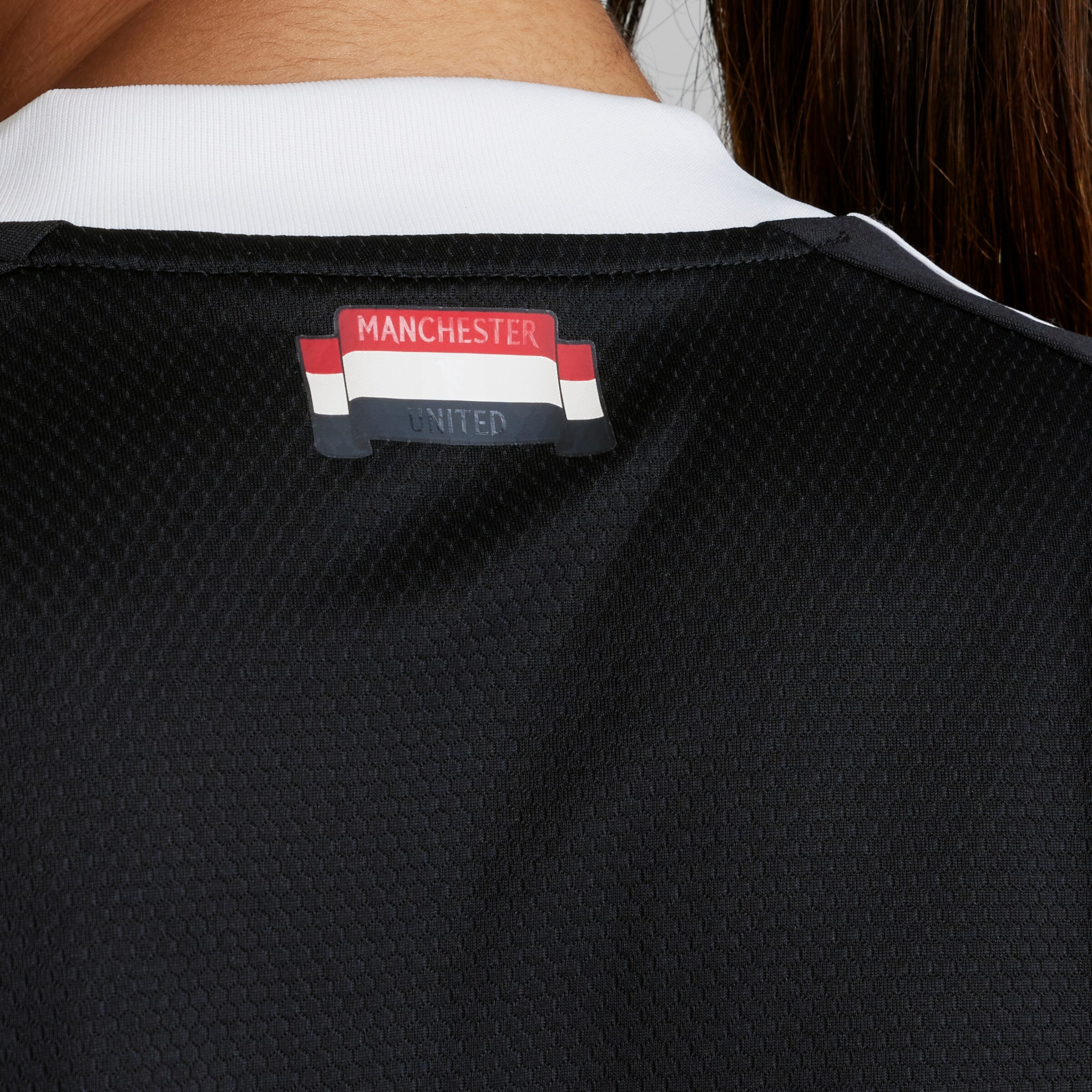 Manchester United 24/25 Third Goalkeeper Jersey Black Detail [8-8]