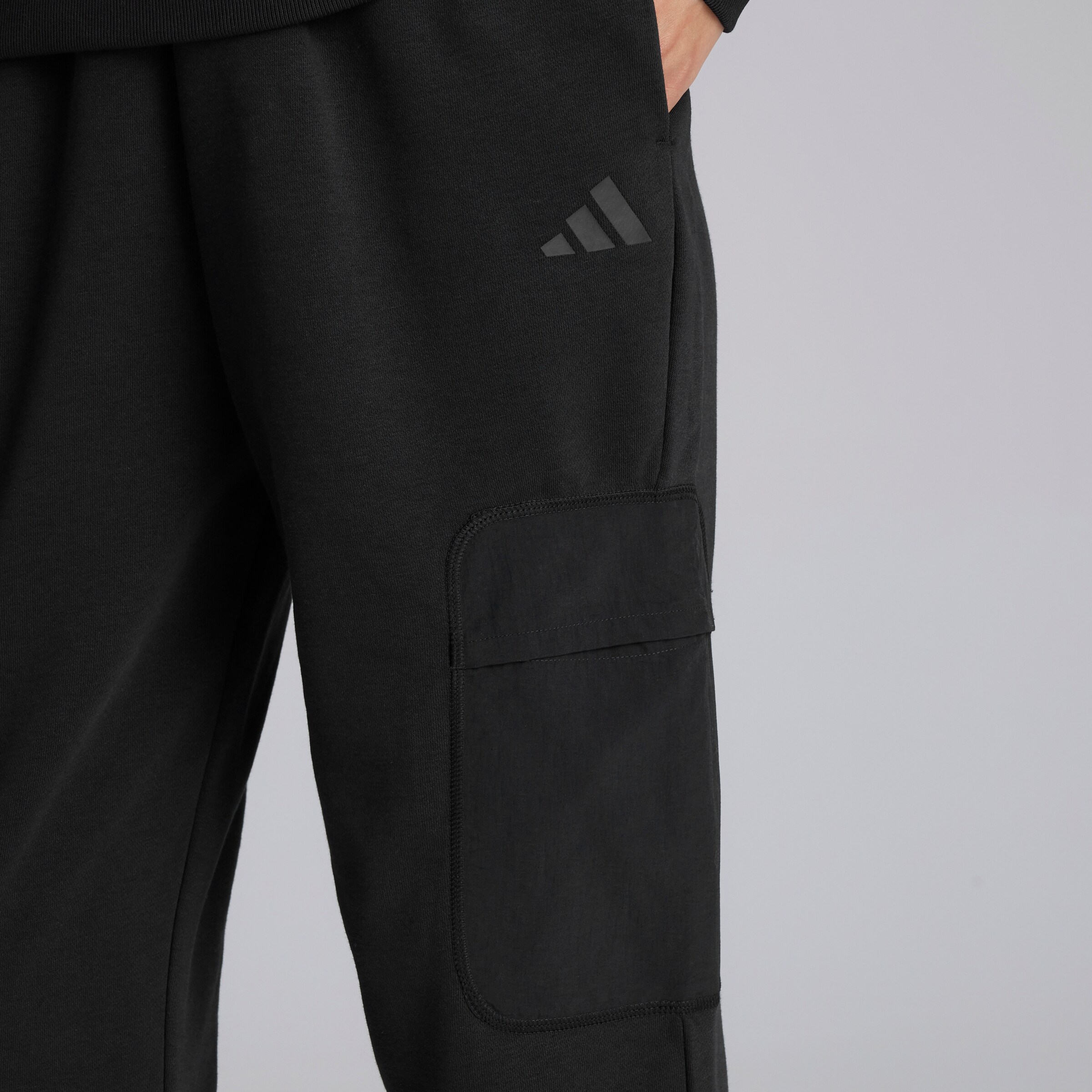 Manchester United x adidas Womens City Escape Cargo Pant Black Black Detail [4-5]