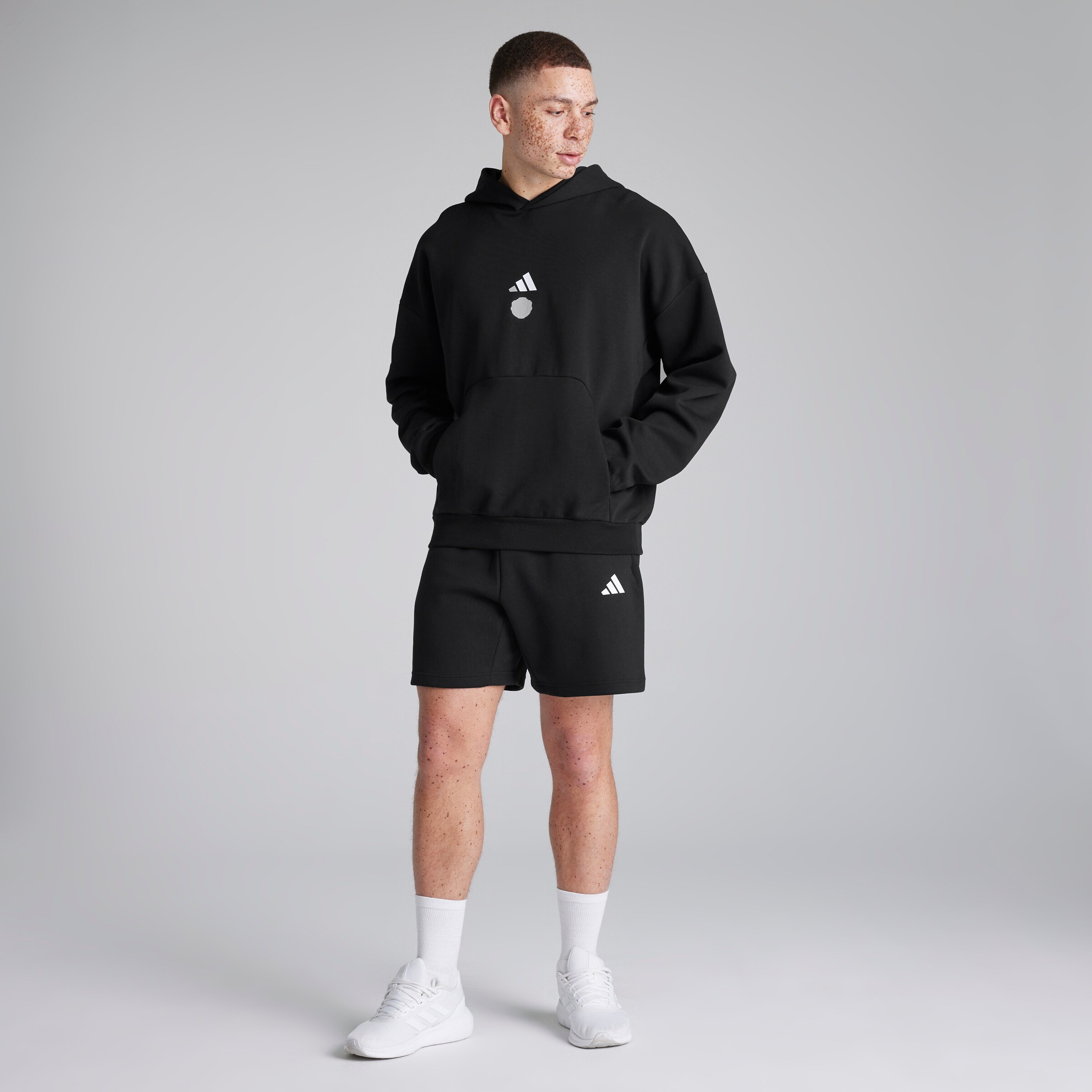 Manchester United x adidas Future Icons Hoodie Black Noir Détail [3-5]