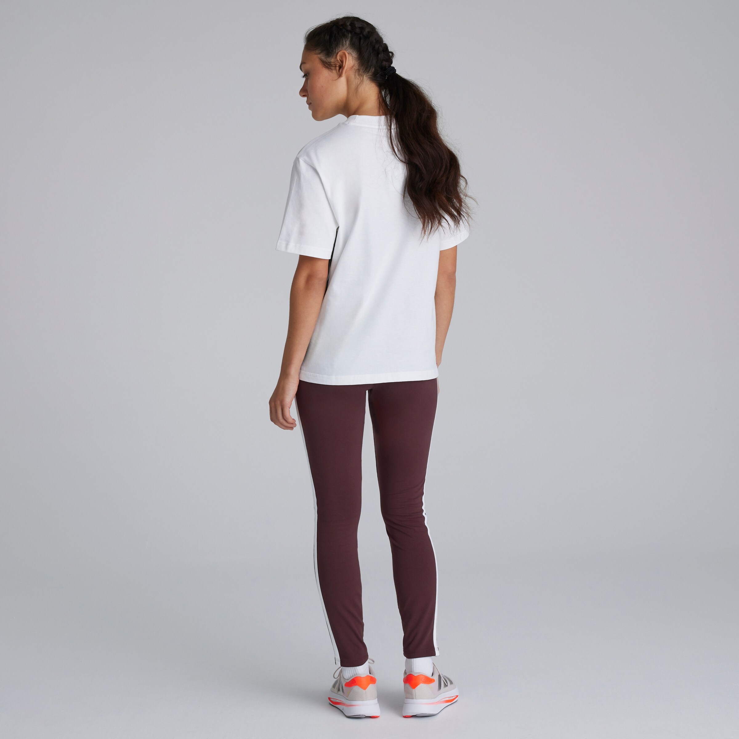 Manchester United x adidas Womens Essentials 3-Stripes Cotton Leggings Burgundy Detail [2-4]