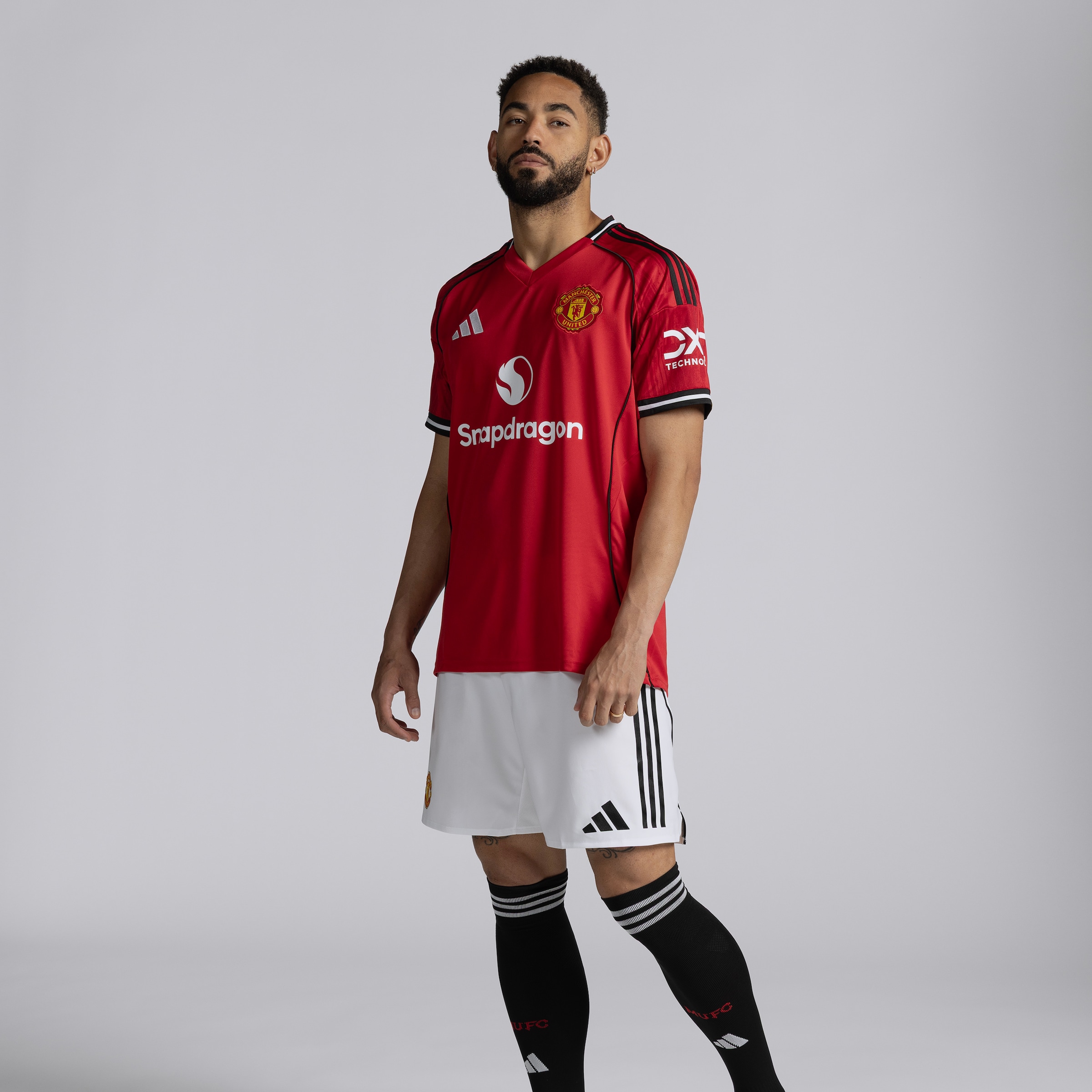 Manchester United 25/26 Home Jersey with Cunha 10 Club Printing Rouge Détail [3-5]