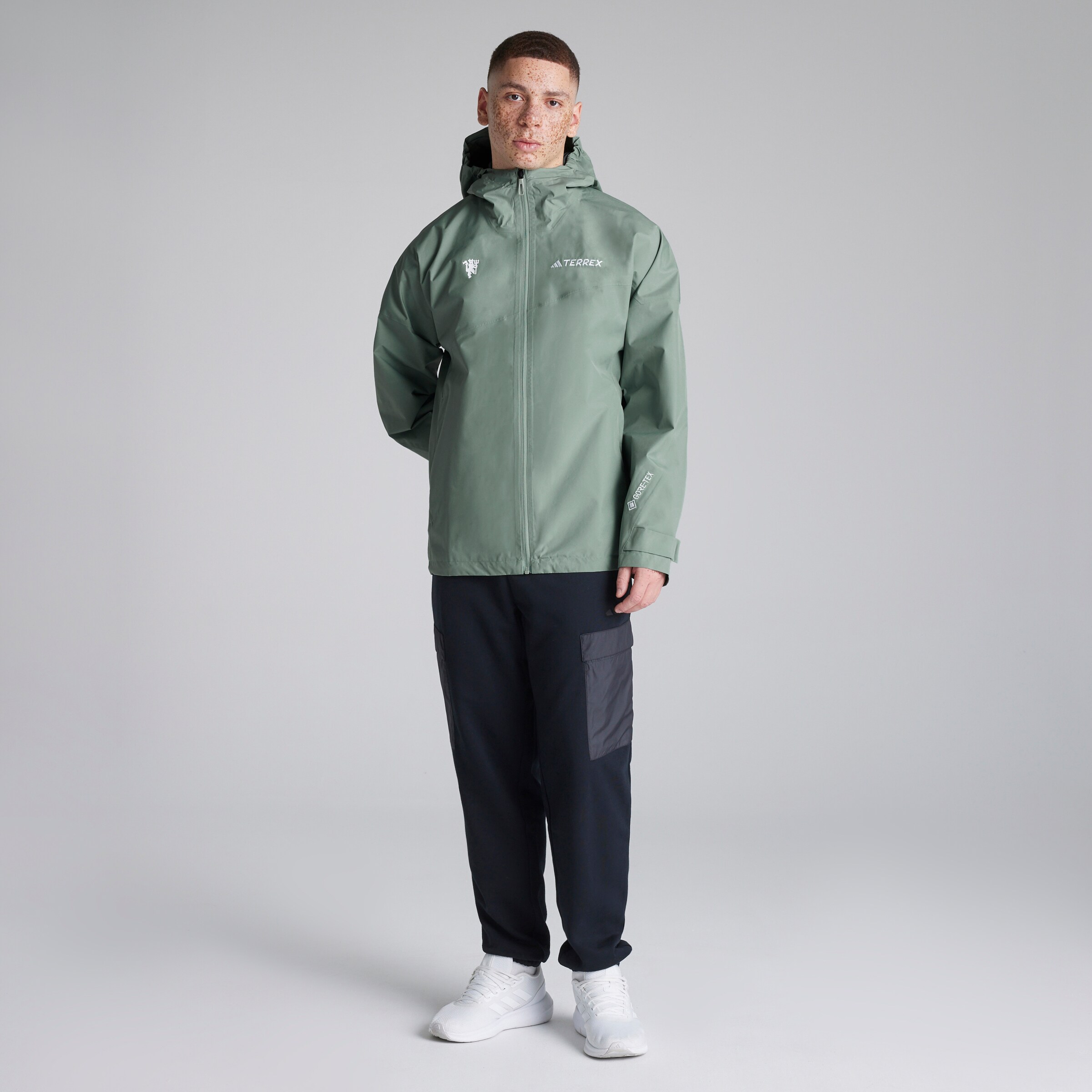 Manchester United x adidas Terrex Xperior 2L GORE-TEX Performance Jacket Green Green Detail [3-5]