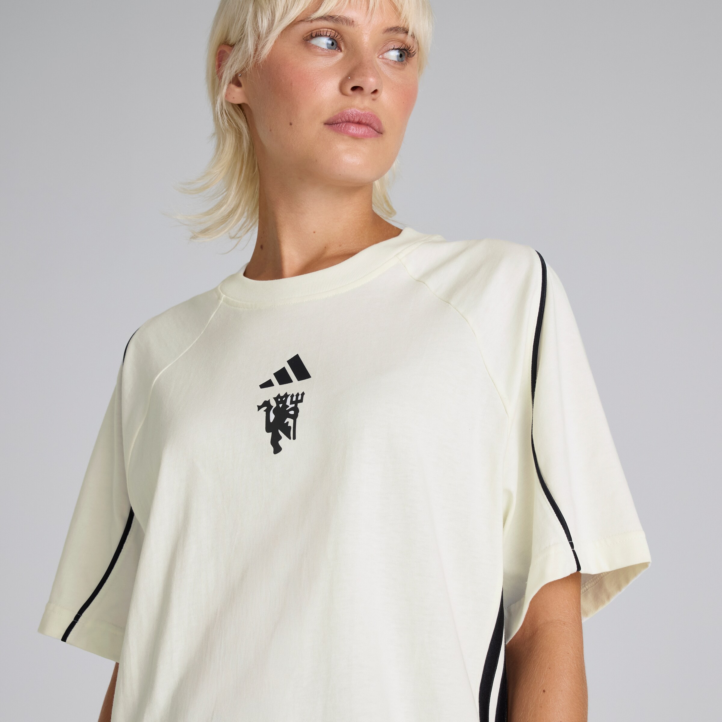 Manchester United x adidas Womens Stadium T-Shirt Cream Beige Détail [4-5]